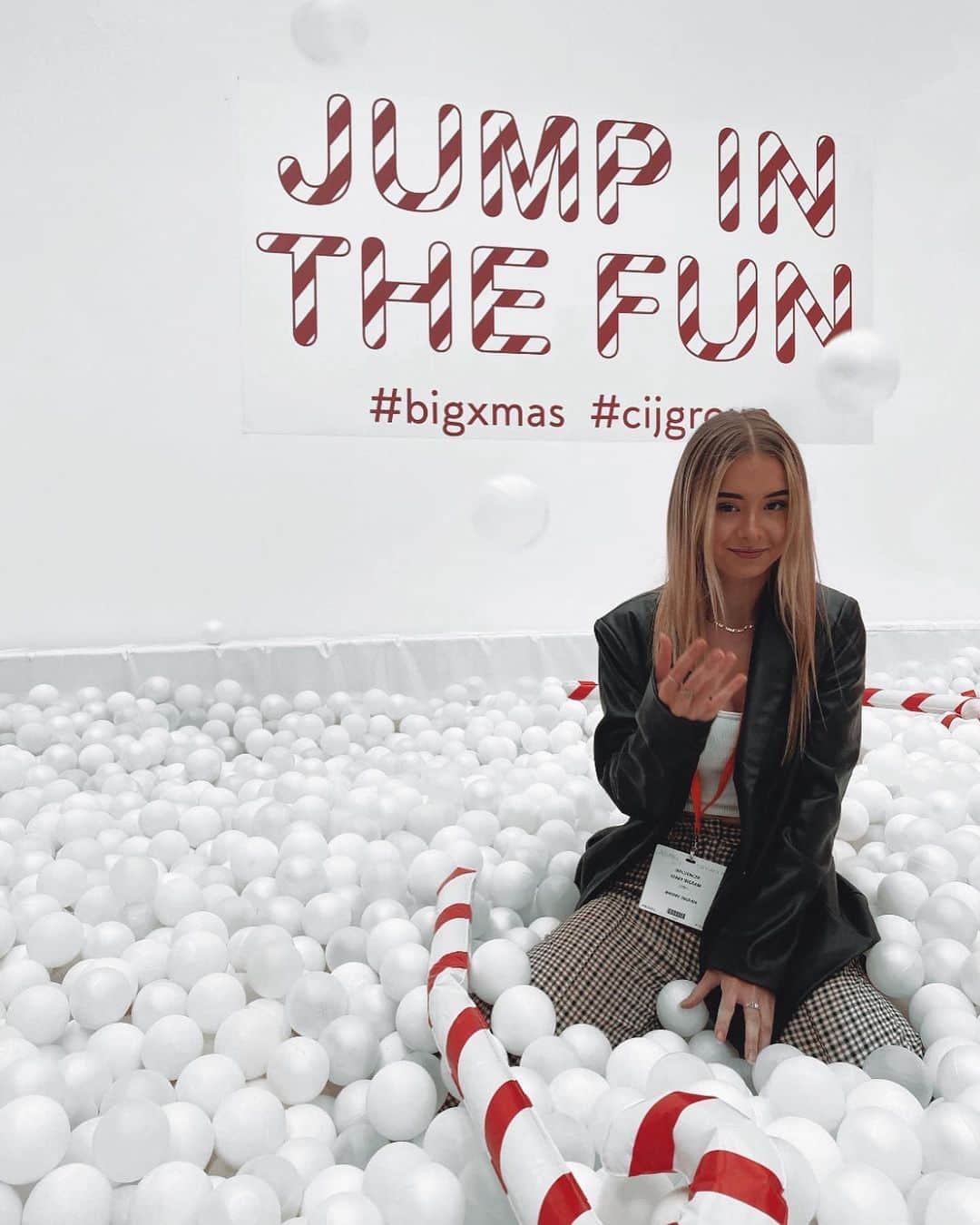 ケリー・イングラムのインスタグラム：「Fun couple of days in London for @cijgroup Christmas press show! Thank you for having me and thank you to all the lovely brands for the goodies✨」
