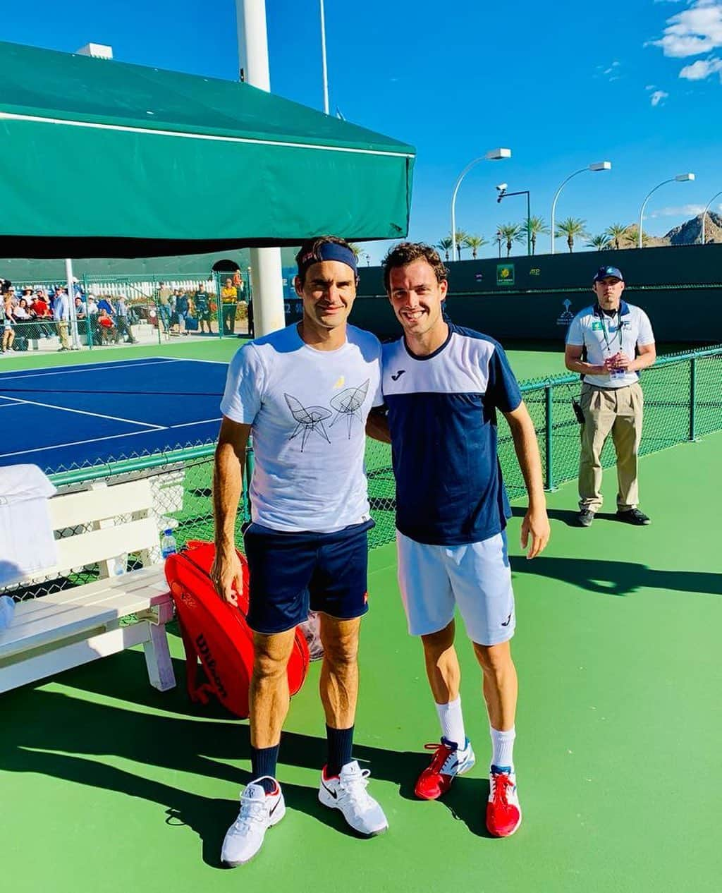 マルコ・チェッキナートのインスタグラム：「Thank you for everything you’ve done for our sport. You’ve always been the example to follow on and off court. It’s been a real honor for me to have shared the court and practiced with you a few times. You’ve been an inspiration to all of us dreamers. Good luck for this new chapter.. Grazie Roger! 👑 #kingroger」