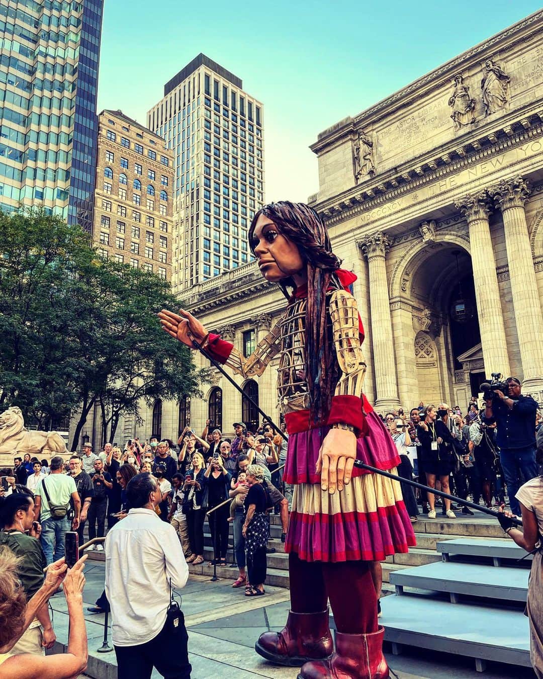 ジョン・ベンジャミン・ヒッキーのインスタグラム：「Everything theatre and art can be @walkwithamal」