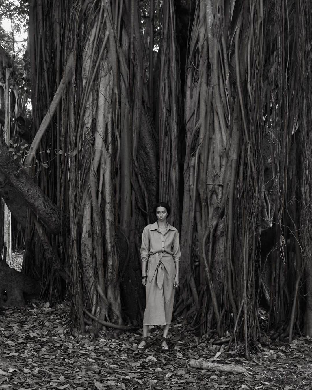 のインスタグラム：「ST. ELIZABETH STUDIOS was inspired my longing to understand the past. First with my own Caribbean family and all the women that made me who I am, then into the larger cultural and historical influences that make each of us unique. I don’t think you can go forward without honoring what was before you. Without this we confine ourselves to repetitive cycles. Storytelling unlocks and frees us so we learn something new and evolve. Exploring the past through mediums such as clothing and ceramics has been a healing experience for me. Exploring my capacity to create has empowered me in ways I didn’t think possible. Thank you for all the words of encouragement I’ve received I’m so grateful! Website is live tonight at 7:30 pm est. Image photographed by @philippraheem Wearing the signature ST. ELIZABETH button down top and CLARENDON wrap skirt.」