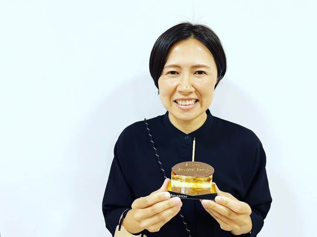 大田昭子のインスタグラム：「. 2022.9.15 昨日で36歳なりました🎂  この世に産んでくれた両親に感謝しつつ今まで関わってくれたみなさんのおかげで今年も笑顔で誕生日を迎える事が出来ました☺️  まだまだいろんな事を楽しみたいと思います✌️ どーぞ遊んでやってください🥺  #おめでとう#自分 #誕生日#ケーキ#まだまだ#募集中 #とりあえず#今日から#富山 #初の#マスターズ大会 #写真は#加工済み#笑」