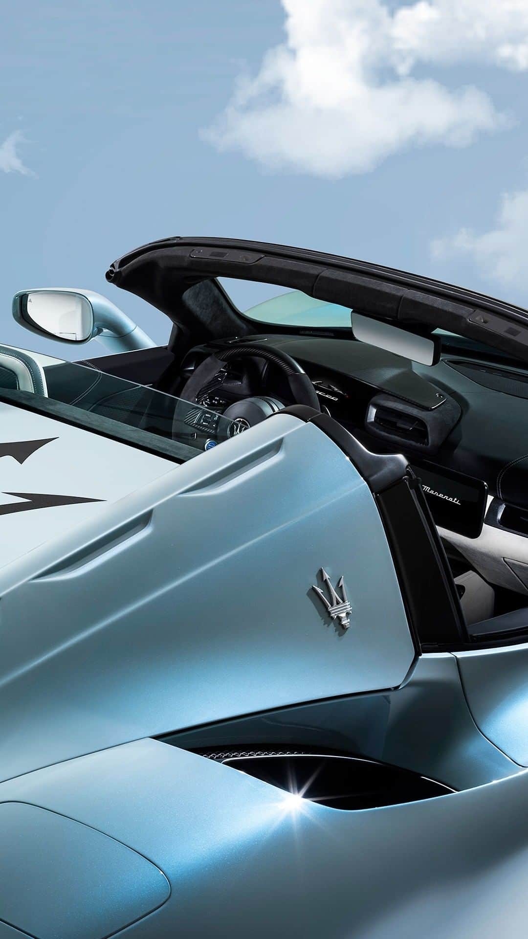 Maserati Japan | マセラティ ジャパンのインスタグラム：「クリーン、シンプルかつエレガンス。モデナに位置するマセラティ・イノベーションラボで精巧に作られた宝石の様な車。それがMC20 Cieloです。   https://www.maserati.com/jp/ja/models/mc20-cielo   #Maserati #マセラティ #MaseratiJapan #マセラティジャパン #MaseratiMC20Cielo」