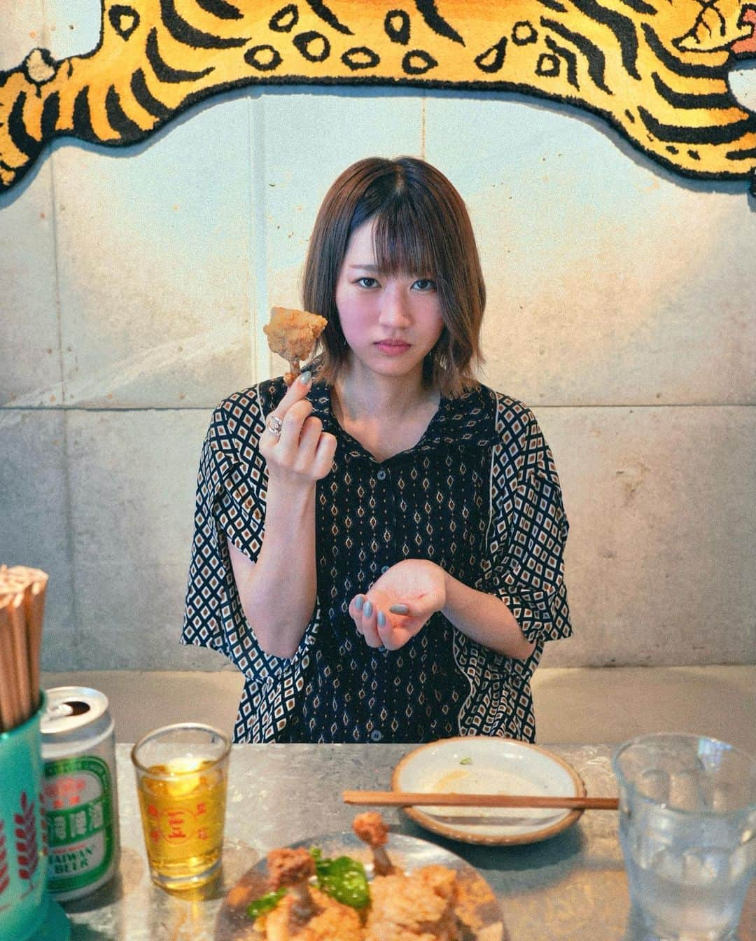 ぴろまるさんのインスタグラム写真 - (ぴろまるInstagram)「？？？🍗 . ワンピース @_vacancy_official  . #揚げ物とビールという最高ペア #たまらず2枚目 #ウッドペッカーみたいになった私です #🐔 #南所 #nansyo #中崎町グルメ #梅田グルメ #台湾ビール #昼飲み大阪」9月16日 18時06分 - piro__maru