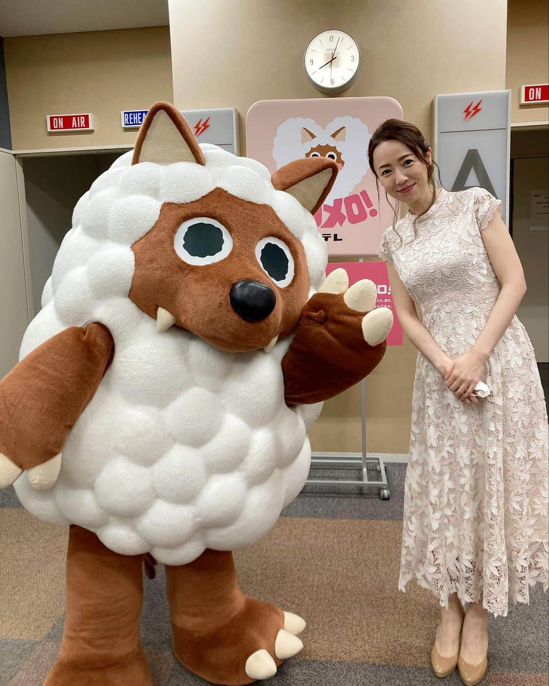 丸田佳奈のインスタグラム：「メ〜テレ、ドデスカ！  ウルフィにメ〜ロメロ！  #名古屋テレビ #メーテレ #ドデスカ！ #ウルフィ」