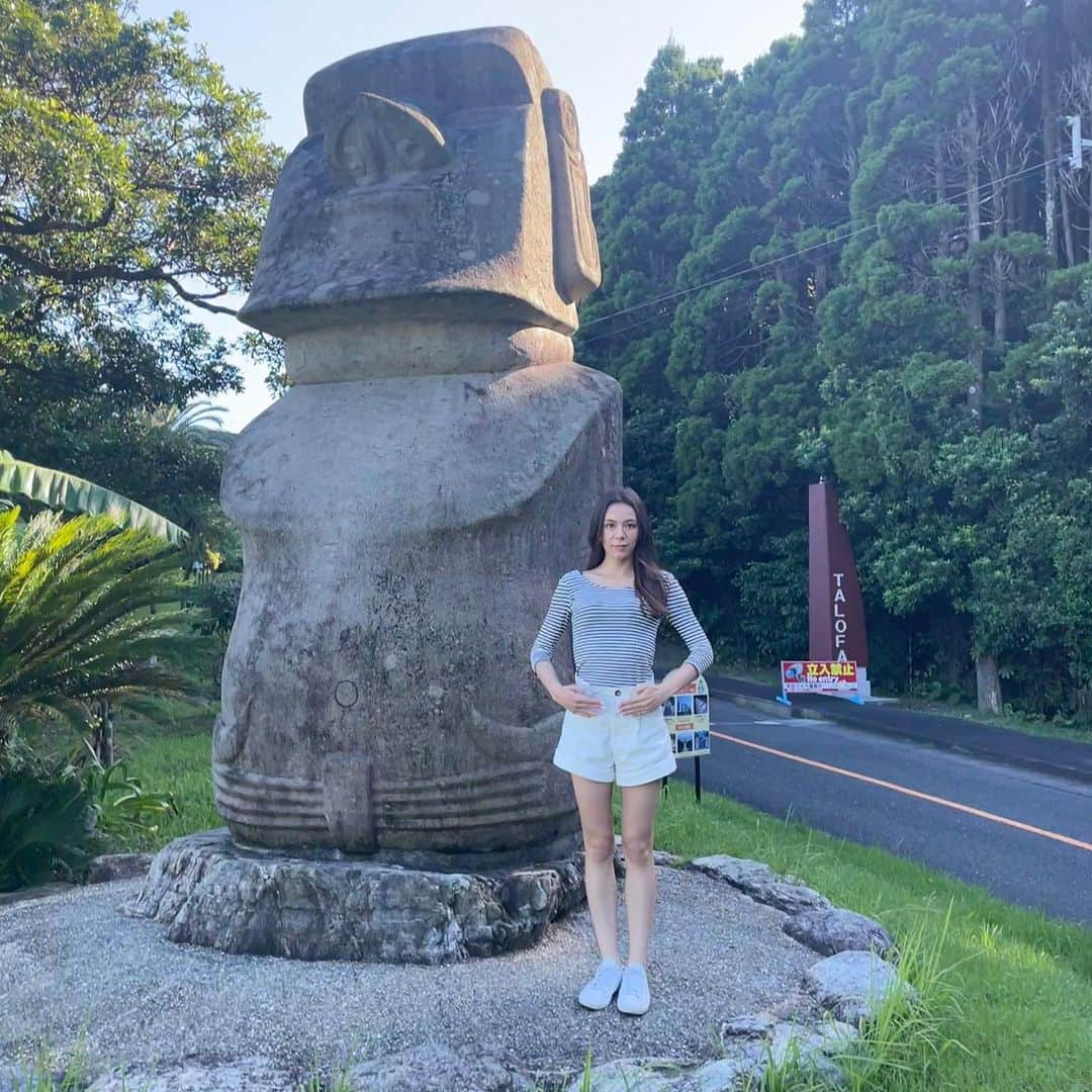 英里子さんのインスタグラム写真 - (英里子Instagram)「MIYAZAKI🌴⛩🗿  弾丸観光で鵜戸神宮とモヤイ像が見られるサンメッセ日南へ  モヤイ像は定休日だったので、入口の外にいた子と記念撮影のみ📸  #宮崎 #鵜戸神宮 #モヤイ像 #サンメッセ日南」9月16日 10時00分 - ellie__erico