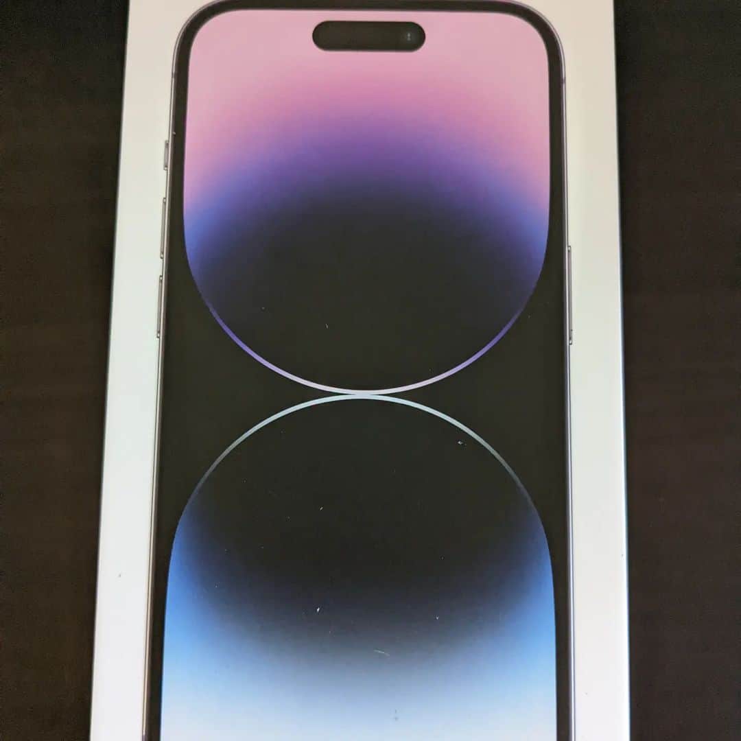 多根清史のインスタグラム：「iPhone 14 Proきたー！いや同時にくるはずのApple Watch Series 8はどこ？1つに梱包してよ！」