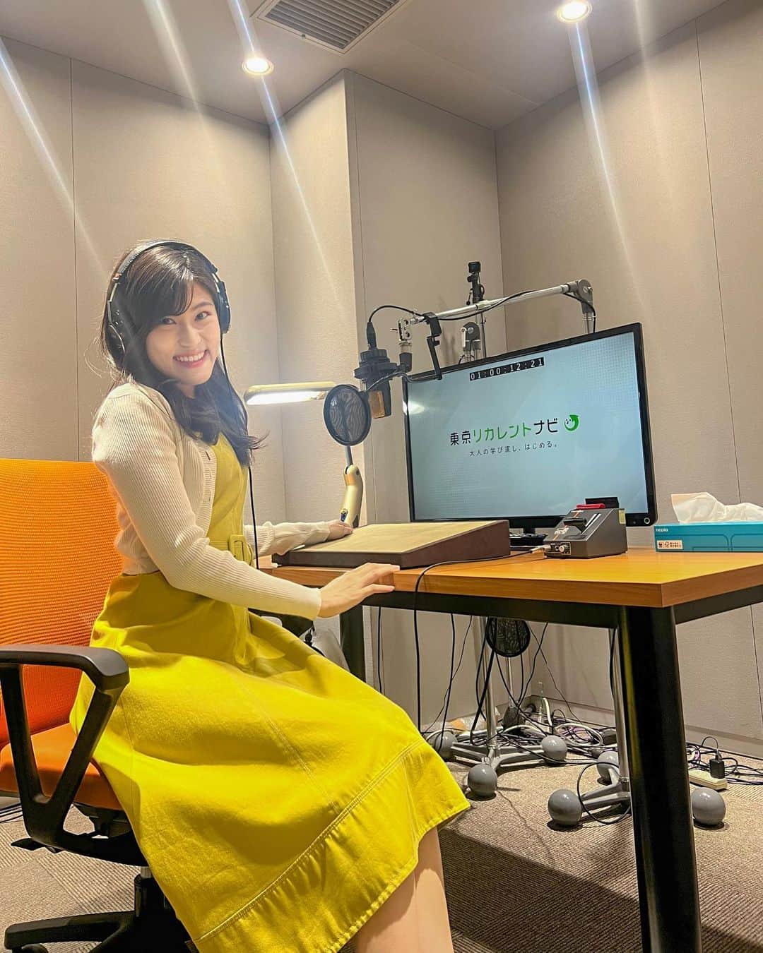 竹内里奈さんのインスタグラム写真 - (竹内里奈Instagram)「🎤CMナレーション🫧 無事に収録終わりました😌 この黄色のワンピースお気に入りなのですが、 そろそろ秋だし今年は着納めかな⭐️ ・ 明日は、アウトレット芸人の公開収録✨ がんばるぞ♡ メガマックス千葉ニュータウン店 14:00〜無料です♪ お近くの方はぜひ😆 ・ ・ ・ ・ ・ #cm #ナレーション #cmナレーション #ナレーター #アナウンサー #女子アナ #ワンピース」9月16日 10時34分 - rina.takeuch