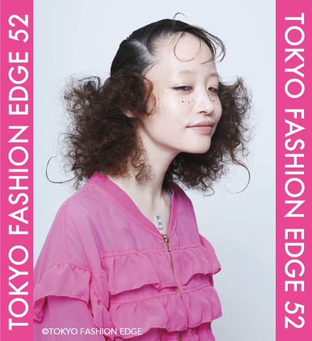 東京ファッションエッジ／プロフェッショナル東京のインスタグラム：「#ファッションエッジ 52号　好評発売中👍 自由テーマの作品を少しだけご紹介😘  梶原康 HAIRWORKS NAP  公式オンラインストアでは、クレジットカード、アマゾンpay、コンビニ決済、キャリア決済など、お支払いも便利でスムーズ😄 お買い求めは弊社（https://beauty-gr.co.jp）まで🔍  ---------------------------------------------------- #東京ファッションエッジ　#tokyofashionedge #profeshionaltokyo #クリエイティブヘア#creative #クリエイティブヘアスタイリスト #creativehairstylist #hair #ヘアスタイル #hairstyle #ヘアカラー #haircolor #メイク #make #makeup #ファッション#fashion #美容師 #ヘアスタイリスト#hairstylist #hairstylistjapan #美容学生#modermsalon #colorsync#hairtransformation #hairinspo#hairofinstagram #美容学生と繋がりたい#fashionista」