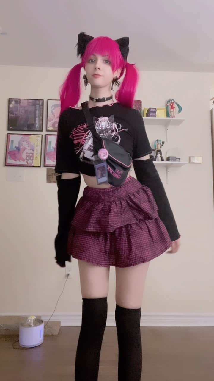 Hirari Ann（ヒラリー アン）のインスタグラム：「Cute fit, awkward girl 💖 #cosplay #anime #nekomimi #ootd #egirl #kawaiifashion」