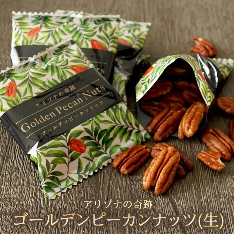 Golden Pecan co.,ltdさんのインスタグラム写真 - (Golden Pecan co.,ltdInstagram)「. ゴールデンピーカンナッツ「アリゾナの奇跡【生】」は、米国の大自然の中で育った栄養価の高い天然ピーカンナッツをそのままご提供しております。 ローストに比べると、水分が多く含まれ、しっとりとした食感が特徴です。 . また、機能性表示食品（届出番号Ｅ７９３）でもあり、健常な範囲でコレステロールが高めの方に適しています。 . Golden Pecan オンラインショップをご利用ください♪ .  #ピーカンナッツ #ゴールデンピーカン #ナッツ #ゴールデンピーカンナッツ # アリゾナの奇跡 #陸前高田 #ペカンナッツ #クルミ #アンチエイジング #抗酸化 #健康 #機能性表示食品 #goldenpecan #goldenpecannuts #pecan #pecans #pecannuts」9月16日 11時59分 - golden.pecannuts