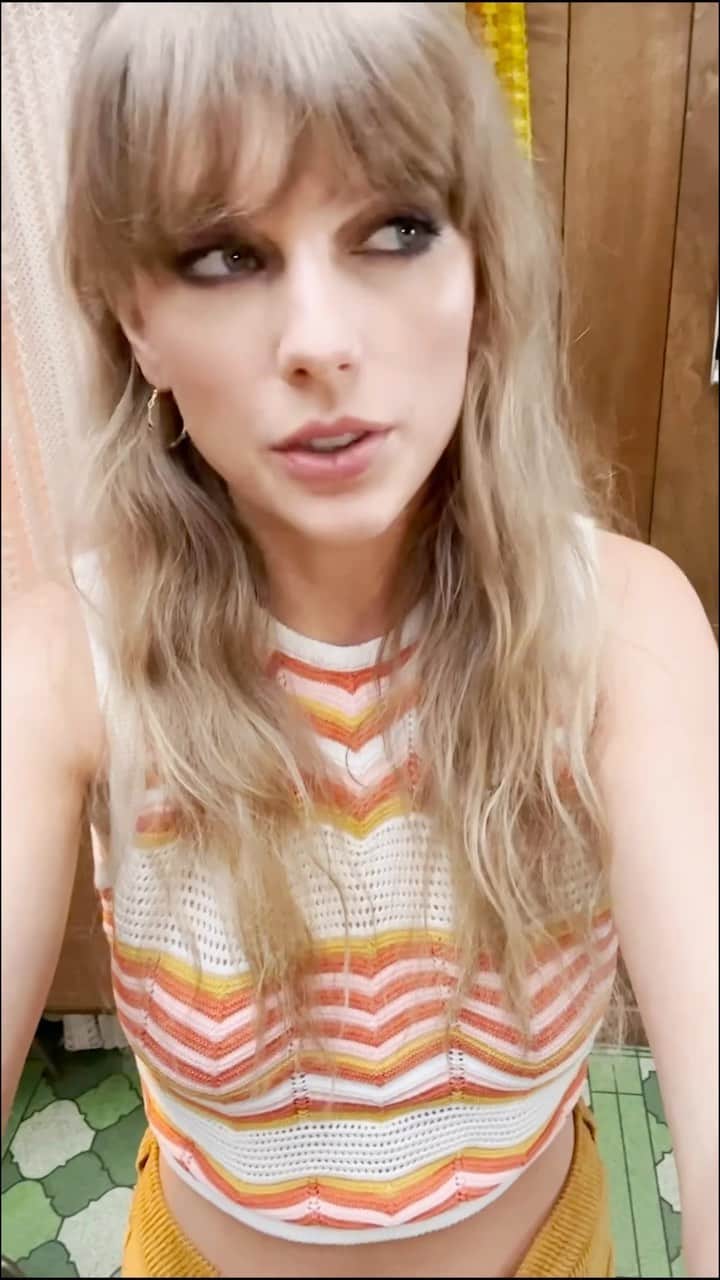 テイラー・スウィフトのインスタグラム：「It’s a clock 🕰️」