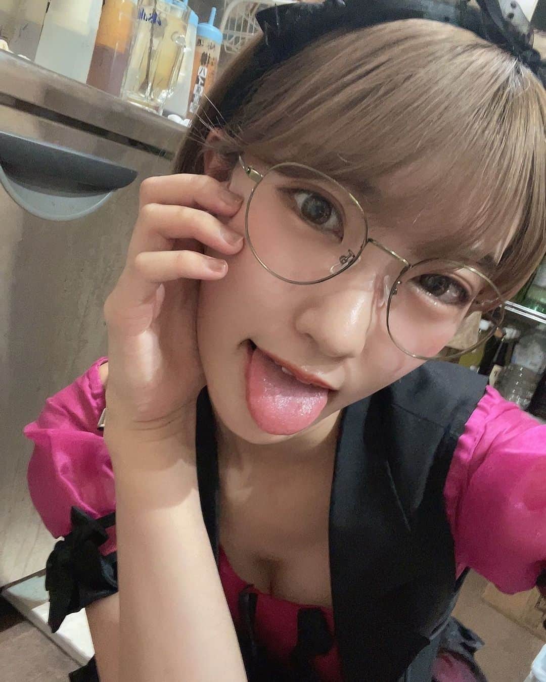 東条蒼のインスタグラム：「＊  14日はイベントに予定があったりで来れないって方が数名ちびでびに遊びに来てくださいました！！  フォトブックを欲しいと言ってくれたので、ご用意したいと思います😇  18日イベントですが、台風が近づいてきているとのことです。 遠くから来られる方もいると思うので、もし来れない場合は心配しちゃうので、ご連絡だけお願いします！  TwitterのDMにて、質問など受付けておりますので、よろしくお願いします。  たのしみでたのしみでしかたがないんです😇😇みんなもそうであれ！  #ちびでび #大山 #コンカフェ  #撮影会 #メガネ女子 #あおたん #蒼　#サムギョプサルと蒼い黒　#ポトレ #ポートレート #撮影モデル #コスプレ #followｍe #following #japan #girl #photooftheday #tagsforlikes #instalike  #台湾 #香港 #粉我 #拍照 #照片 #人像攝影」