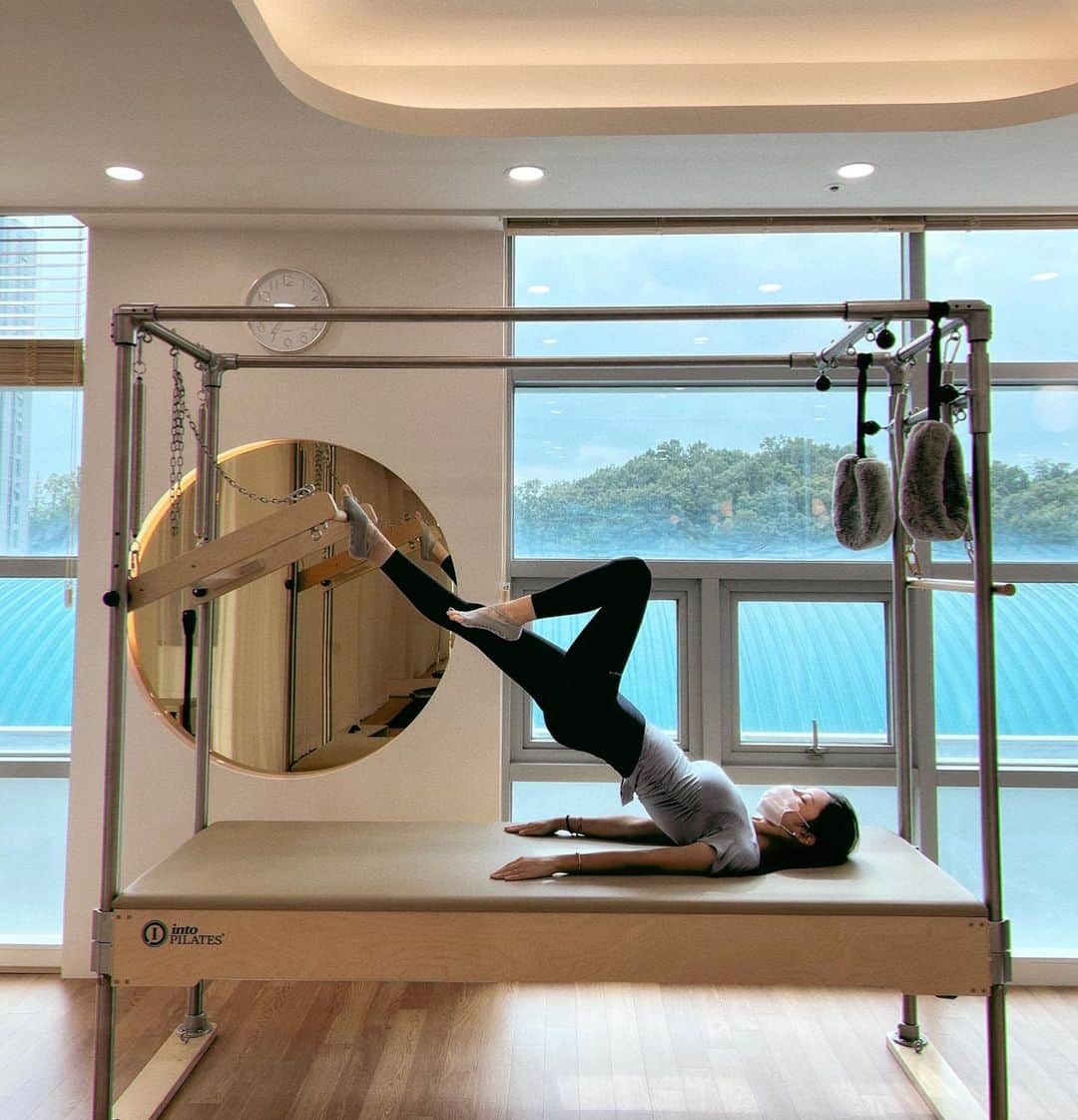 ヤオンイのインスタグラム：「#pilates #1년차💦」