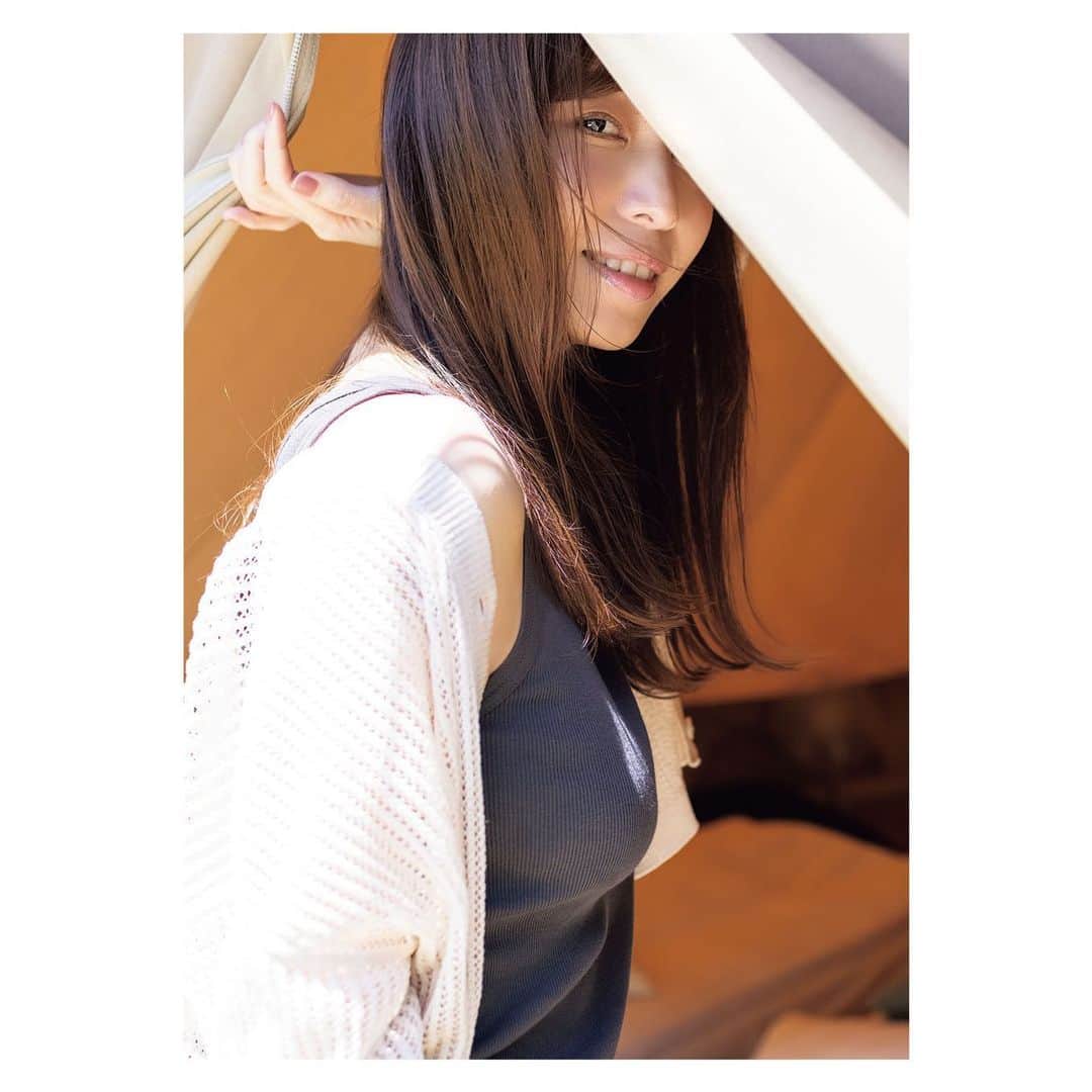 塩地美澄のインスタグラム：「本日、無事に写真集が発売となりました。ラジオの生放送に駆けつけて下さった方もありがとうございました!  明日はお渡し会、 あさっては撮影会にてお会いできるのを 心から楽しみにしております！  写真集に関して取材していただいた 週刊実話のインタビューが WEB公開となりましたのでそちらもチェックお願いいたします!  ✅8/26イメージDVD「艶やか美」発売  ✅9/16写真集『瞬間（とき）』発売 ※プロフィール欄から購入可能です  ✅9/17  15時〜写真集お渡し会in書泉ブックタワー  ✅9/18 はなまる撮影会　出演 #塩地美澄」