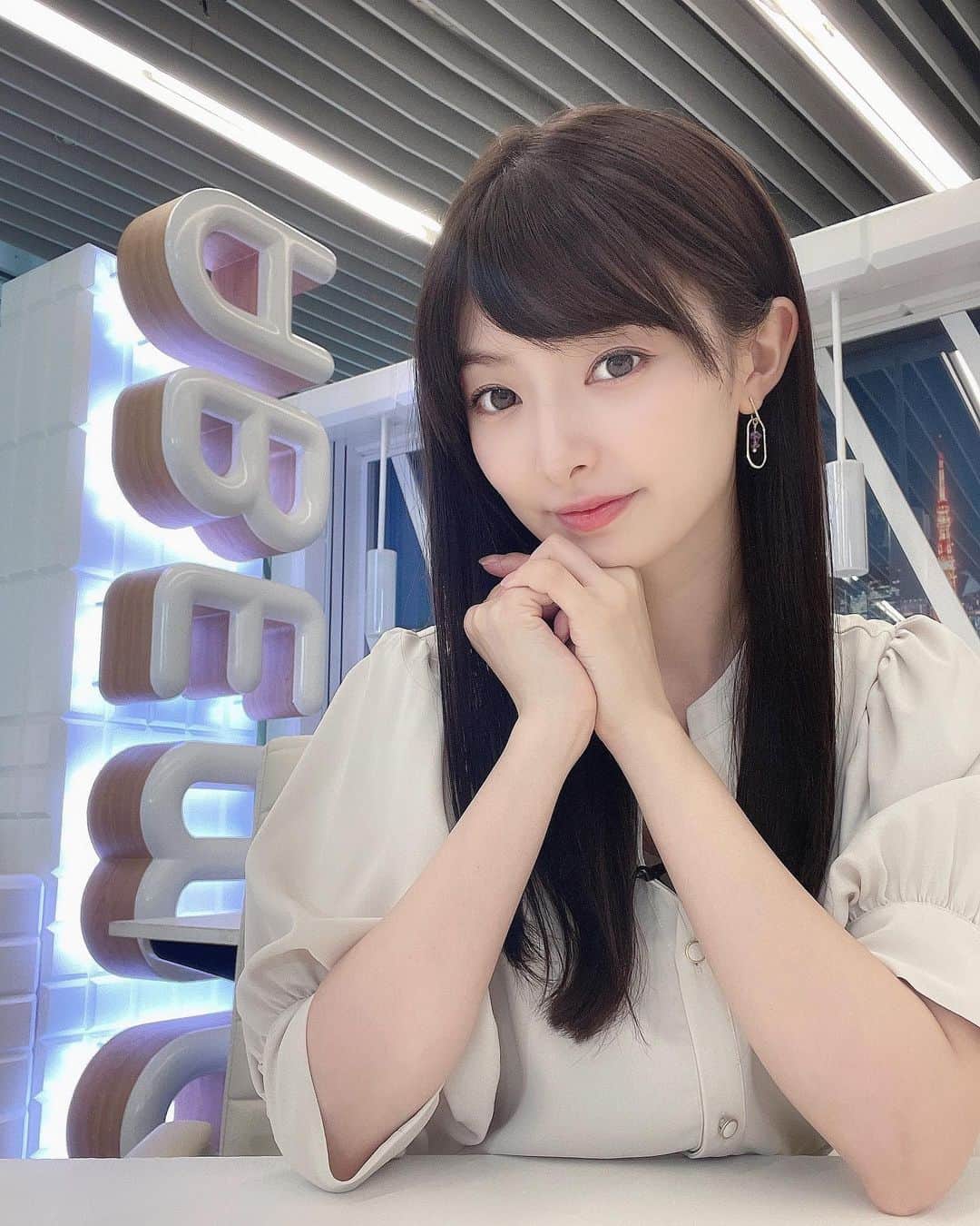 のインスタグラム：「#アベモニ ありがとうございました✨ 三連休は台風情報を要チェックです👀 . . #ABEMA #abemamorning #とむ金 #気象予報士 #お天気お姉さん #お天気 #お天気衣装 #台風 #三連休 #16日は十夢の日」