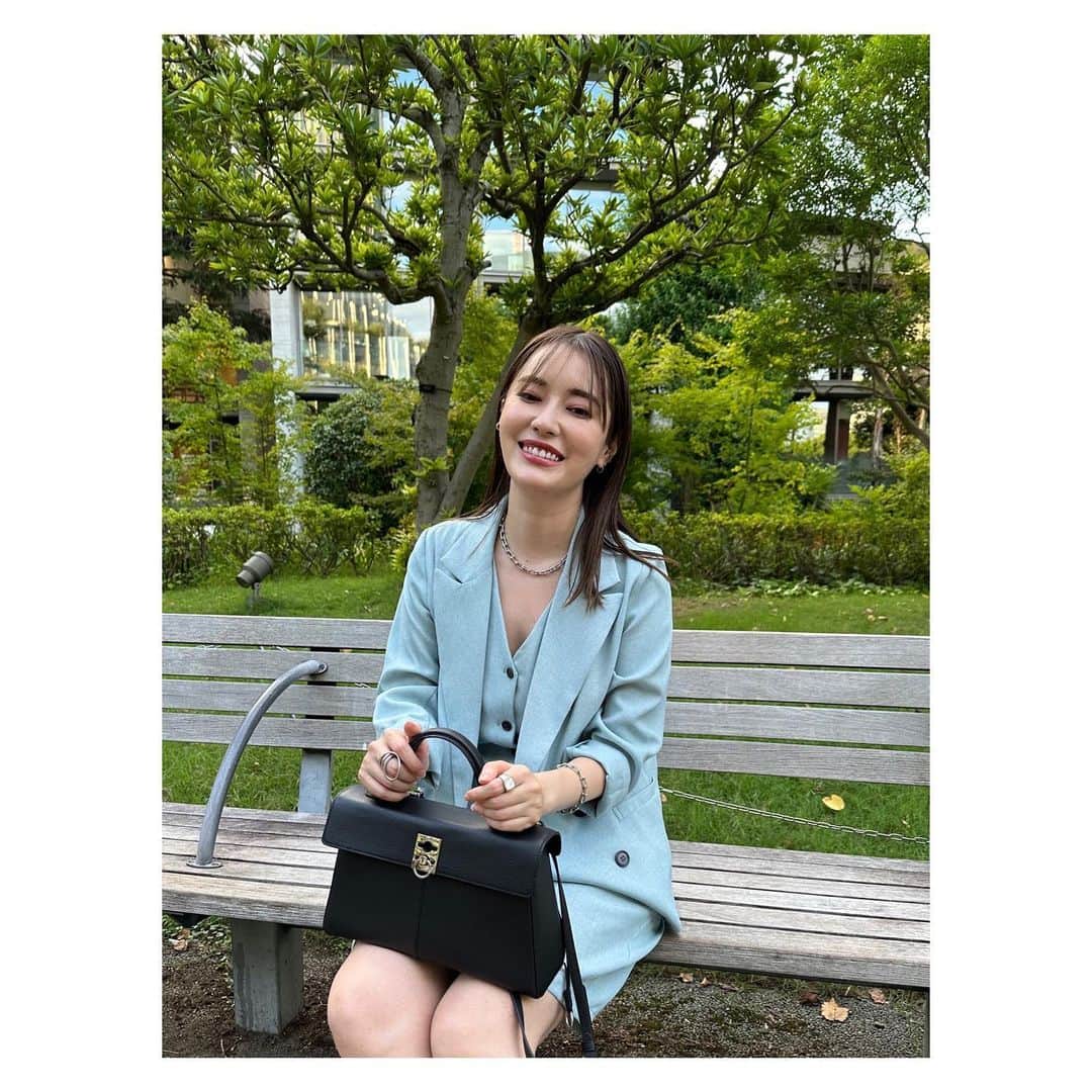 林みなほのインスタグラム：「. お迎え後に、息子が写真を撮ってくれました。 こんな風に撮ってくれるように成長して嬉しいな。 ありがとう♪  ＊＊＊＊＊＊＊＊＊＊＊＊＊＊＊＊＊＊＊＊＊＊＊＊＊＊＊  After picking him up, he took my pics!   You've grown so much that you can be so creative!  I’m grateful for that!」
