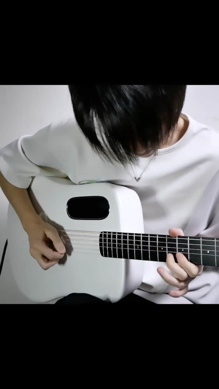 きこりのインスタグラム：「Chill Guitar with a Smart Guitar  #smartguitar #lavame3 #guitarsolo #chillguitar #chillmusic #solosection #guitardaily #guitarstars #guitarsarebetter #acousticguitar」