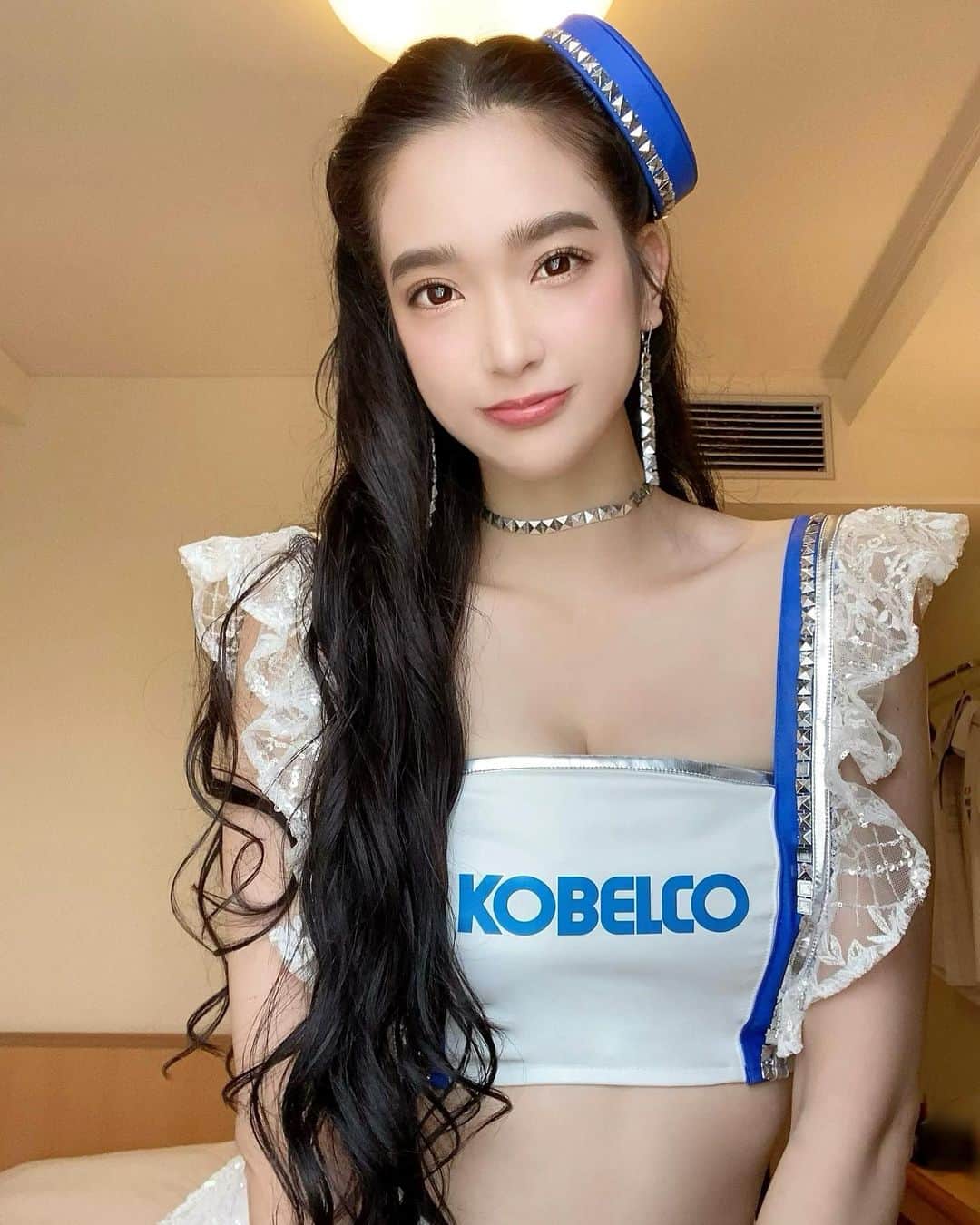 太田麻美のインスタグラム：「明日からは、SUPER GT Rd,6 SUGO🏁 TGR TEAM SARDは前戦3位表彰台獲得しランキング6位に浮上しました✨ 今シーズン残り3戦となりましたが、シリーズチャンピオン獲得を目指してSUGO戦も私達と一緒に39号車の応援を宜しくお願いします🫡💙❤️  #supergt #racequeen #rq #tgrteamsard #kobelco #kobelcogirls #costume #スーパーgt #レースクイーン #サード #コベルコガールズ #コスチューム #ロングヘア #巻き髪」