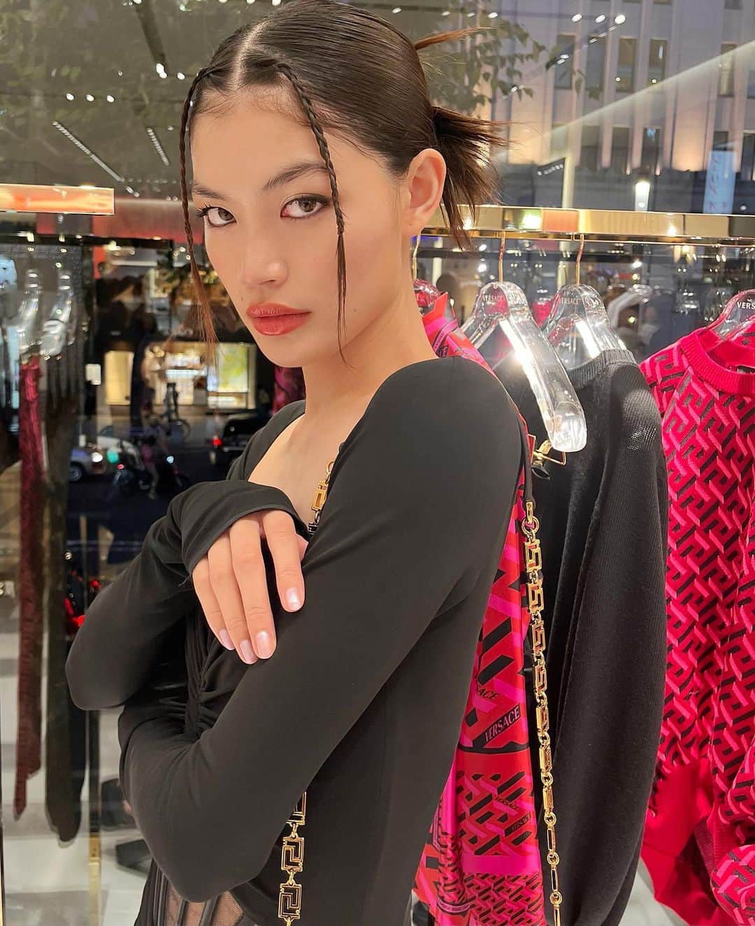 のインスタグラム：「@versace  ヴェルサーチェ銀座本店が9月17日にオープン。 #VersaceGinza #ヴェルサーチェ  hair&make up by @tomomi_shibusawa」