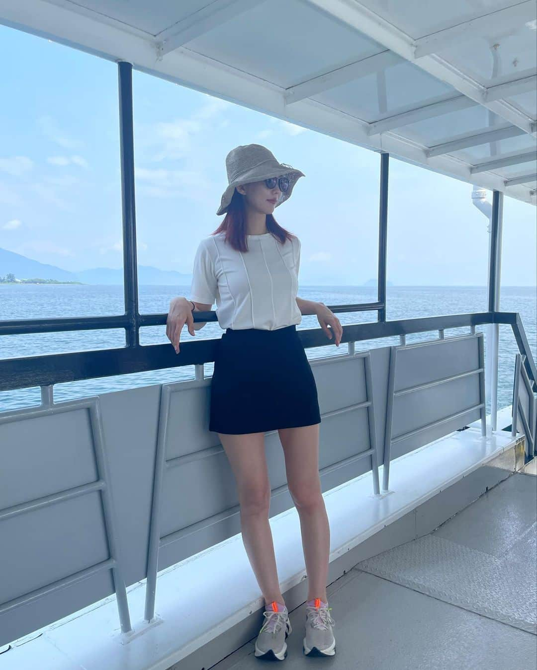 松田紗和のインスタグラム：「先月は母と妹と滋賀県へ💙 船に乗って竹生島行って~🚢⛩ 色々巡って帰りは地元でお風呂♨️ 癒し旅🫶 (前日ギリギリまで遊んでて1時間しか寝れず安定のボサボサで母に帽子借りた🙏)」