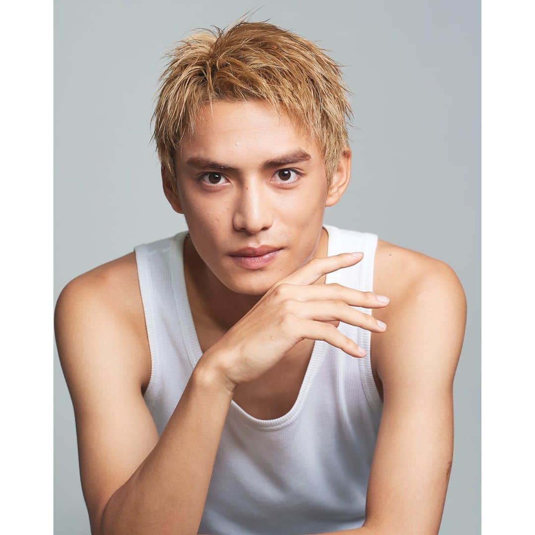 のインスタグラム：「ここ最近の投稿見るとタンクトップめっちゃ好きなやつみたいになっててウケる。さて、冬服探し始めよう。 好きな服装ある〜？（異性のでも）」