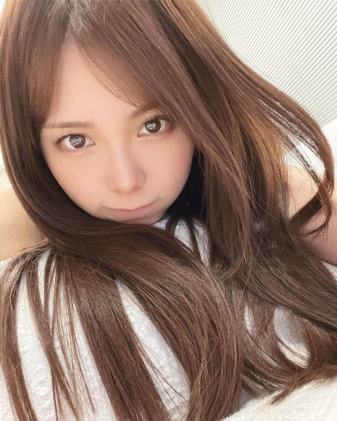 西村歩乃果のインスタグラム：「今日はTGSに行って 大好きなゲームに囲まれて 幸せないちにちでした！！！！  スタッフさんに髪褒められたんだっ エクステいつも綺麗だねて🤭  今回は毛質が最高峰で有名な アンクでつけてもらいました  @tamako_tamako  シャンプーしてもずっとツルツルなの 本当にすごい…………」