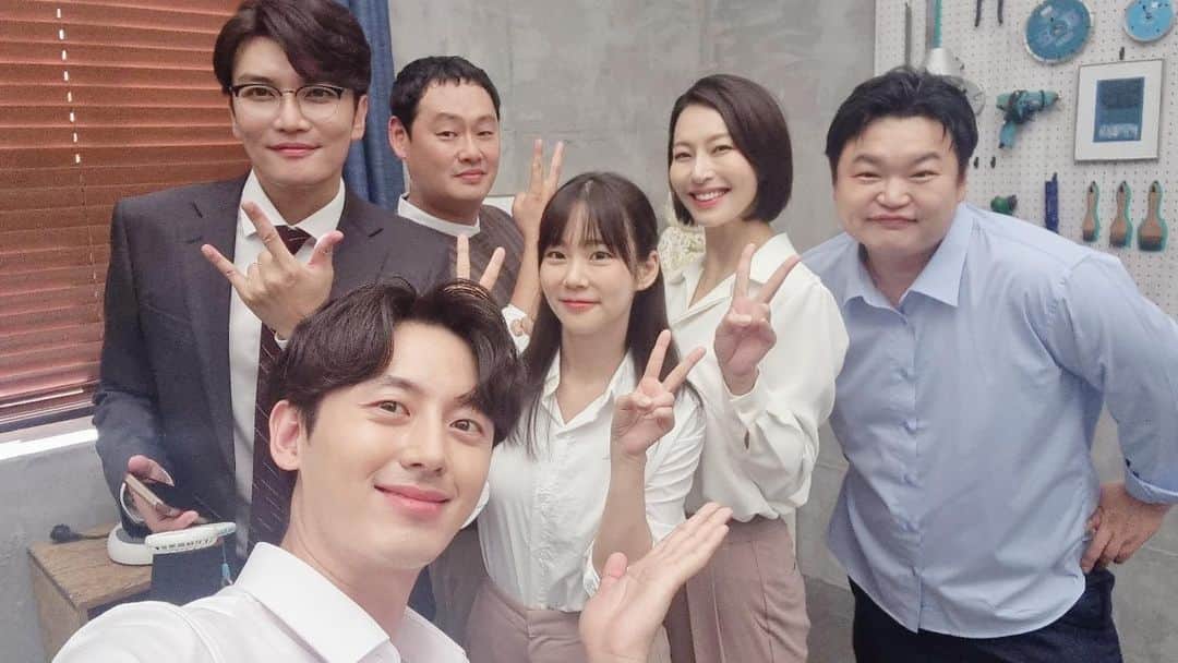 ハン・スンヨンのインスタグラム：「#최악의이웃과사랑에빠지는방법」