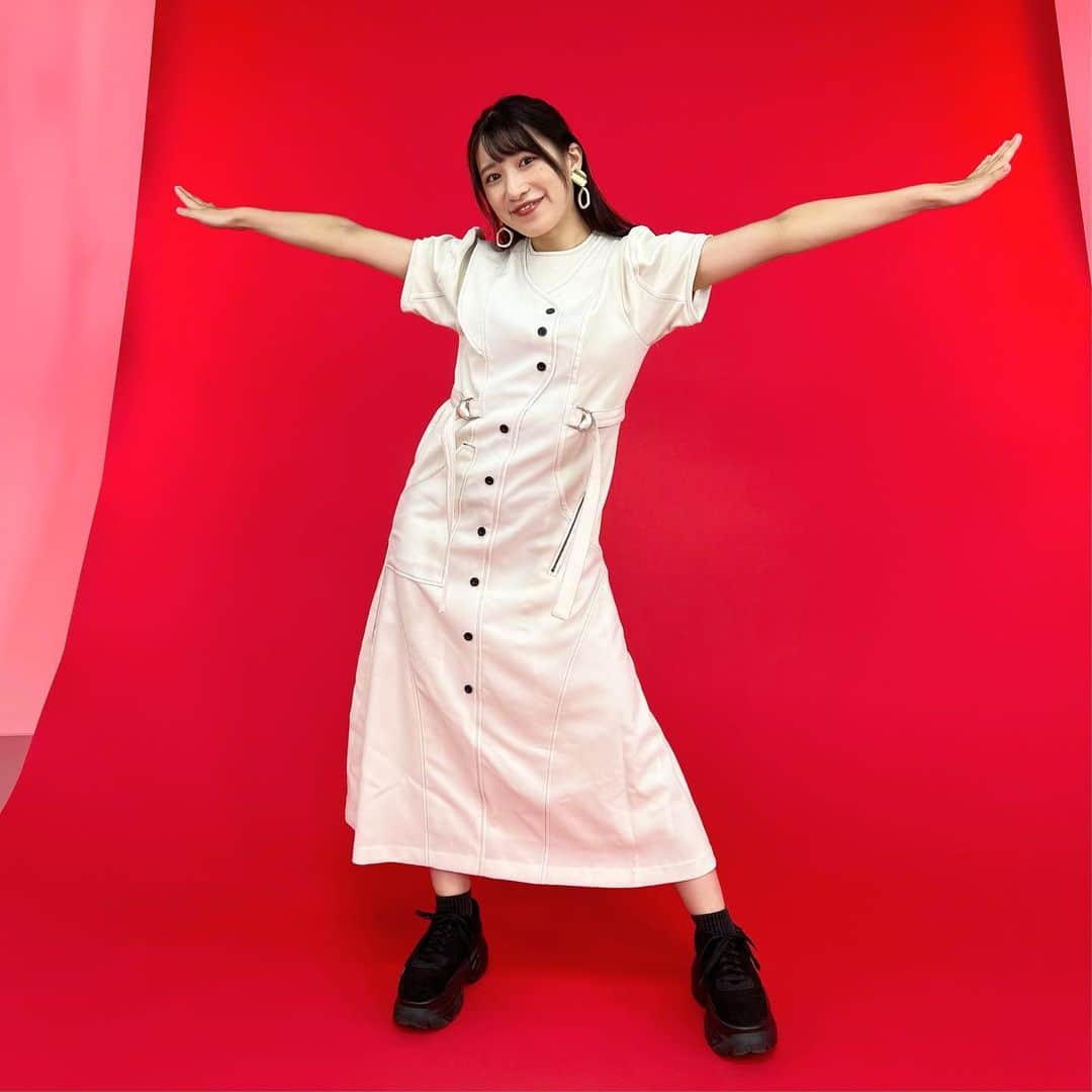 加藤一華のインスタグラム：「. ボクを信じて🌊  歌動画はYouTubeで🎤 みんなまさかのパート割りに びっくりしてたね🤣！ さすがの着眼点👏  いろんな視点があって コメント見るのも楽しい🥰  #新時代 #Ado #いちなる #いちなるTV #onepiecefilmred  #ワンピースフィルムレッド #歌う前に映画観に行きました🎞  #歌ってるときのオフショット #最後の一枚お気に入り #なるの困ってるオフショット😂 #何があったんだ笑笑  #お気に入りのワンピースは #unitedtokyo  #ワンピース繋がり👒(？)」