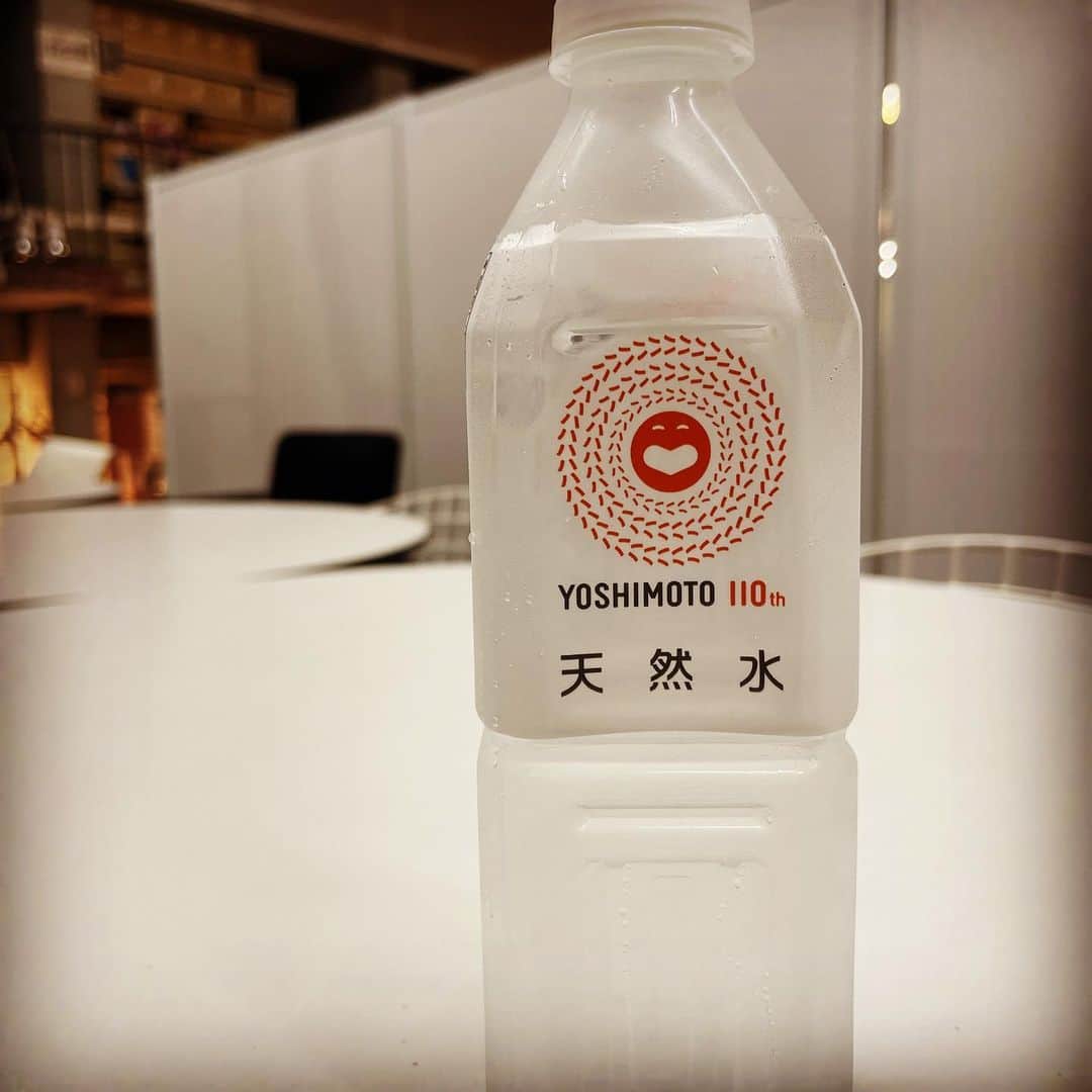 あつひろのインスタグラム：「#YOSHIMOTO #110th  あつひろは「伝説の水」を手に入れた。  #水 #ミネラルウォーター #天然水 #water」