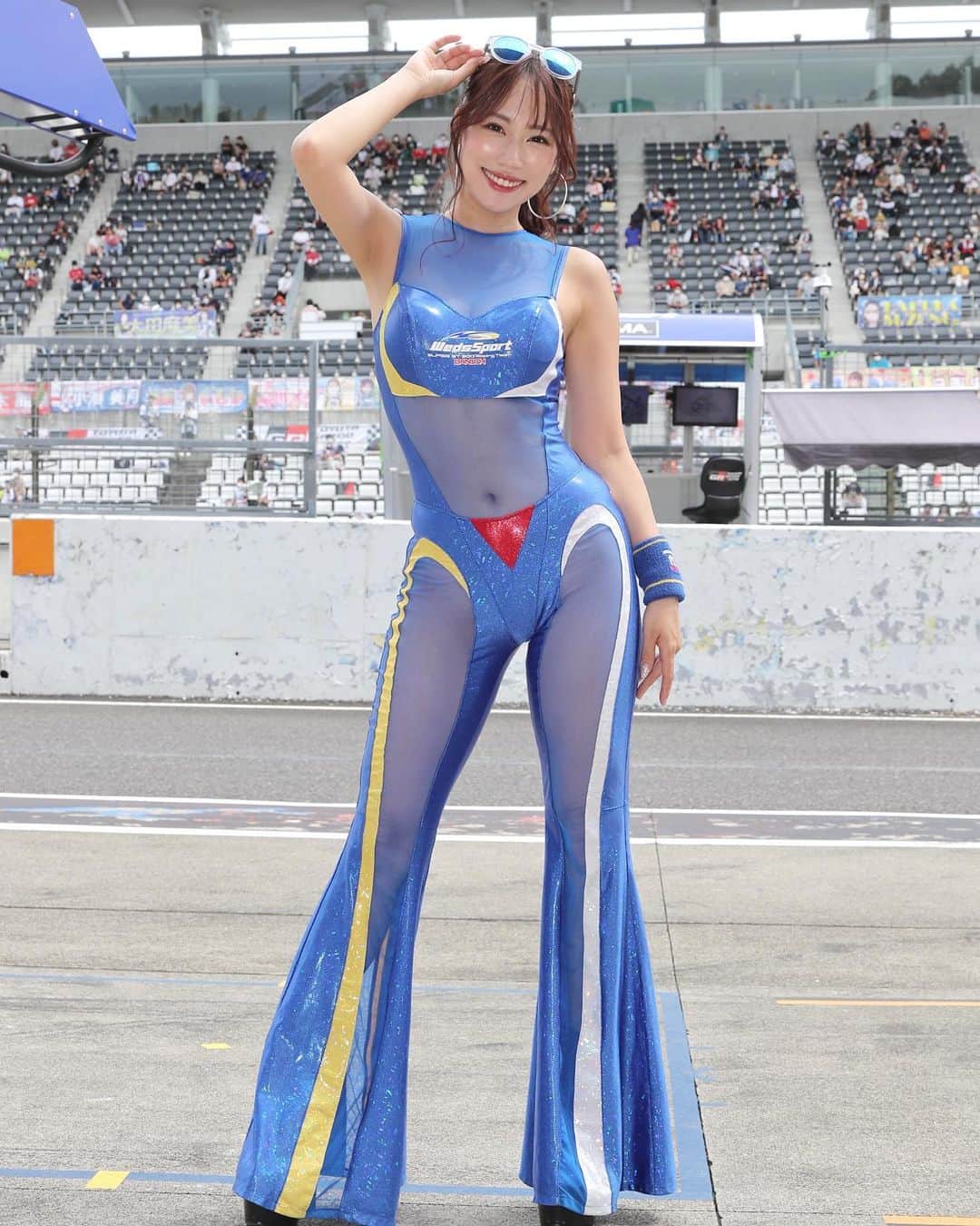 のインスタグラム：「明日からのSUPER GT Rd.6 SUGOの スケジュール書きました🗓 2枚目をぜひチェックして 会いに来てくださいね‼️ （字汚くてごめんなさい！） SUPER GT後半戦もTGR TEAM WedsSport BANDOH、そして2022WedsSport Racing Galsと 一緒に盛り上がろう😆✨ 表彰台のてっぺん目指して❤️‍🔥 菅生でも沢山のエールをお願いします！ おやすみなさい🛌  @bandoh_19  @weds_co.ltd  @wedssport #それいけ坂東ちゃん #SUPERGT #SGT #GT #サーキット #racequeen #RQ #日本レースクイーン大賞コスチューム部門  #コスチュームグランプリ  #racingprojectbandoh #tgrteamwedssportbandoh #wedssport #BANDOH #wedssportbandoh #爆走坂東組 #コスチューム #sexy #wedssportadvangrsupra」