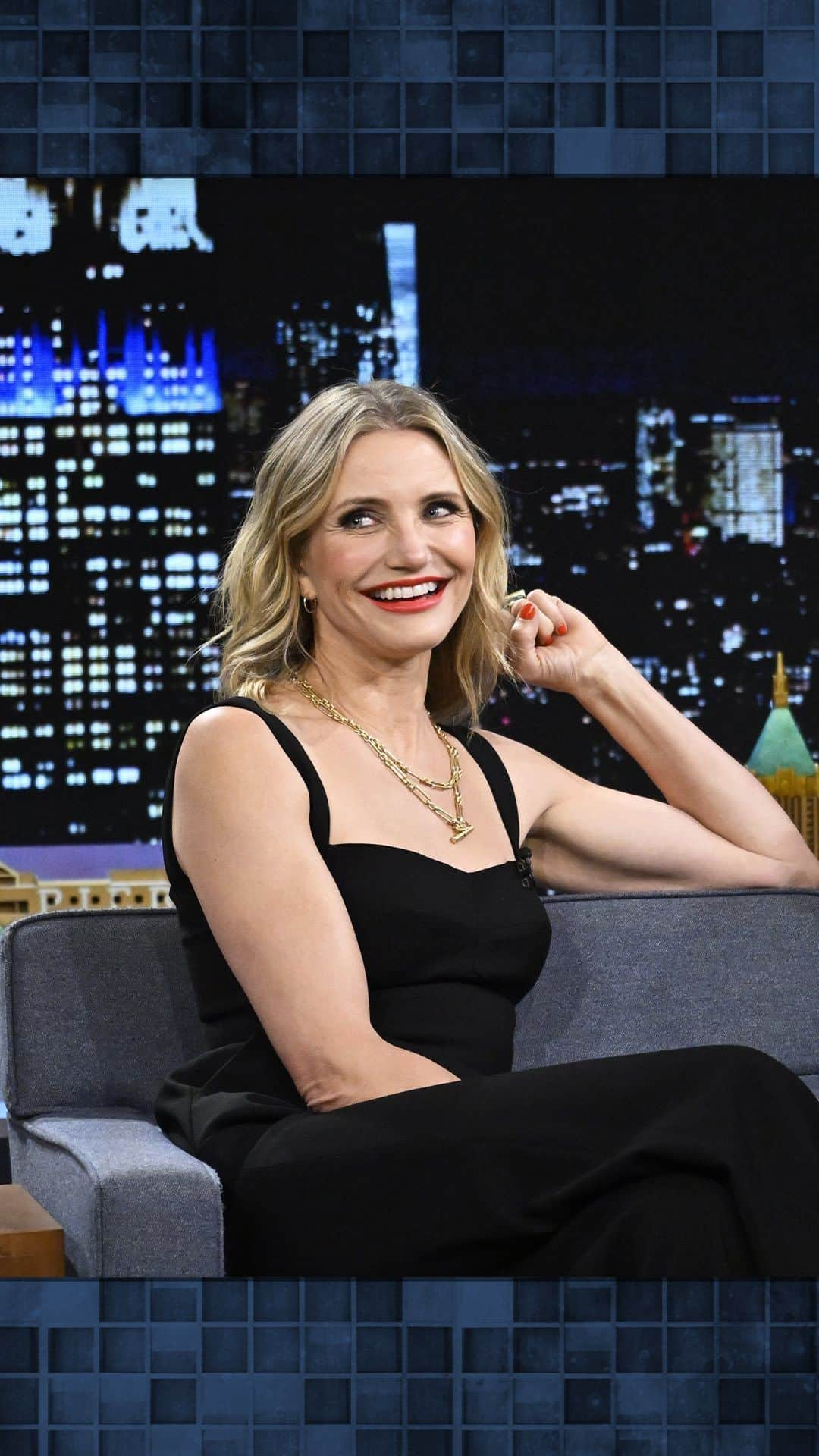 キャメロン・ディアスのインスタグラム：「Cheers! @camerondiaz and Jimmy sample @avaline wine! #FallonTonight」