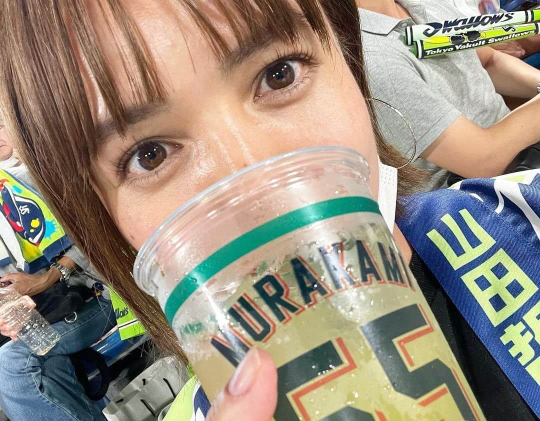 インスタ野球女子【公式アカウント】さんのインスタグラム写真 - (インスタ野球女子【公式アカウント】Instagram)「・ ・ 今日は#スワローズ女子 をご紹介していきます♡* ・ とっても美人さんですね💚 ・ hichan_chanhiさんのアカウントも是非覗いてみてください✨* ・ インスタ野球女子ではプロ野球を観戦、応援している女性の方をRepostでご紹介させていただいています⚾* ・ みなさんも「#インスタ野球女子」をつけて投稿しよう！ 素敵な野球仲間が見つかるかも、、🙋！* ・ 素敵な投稿はリポストさせていただきます😘* ・ 次回もお楽しみに ・ ・ #スワローズ#ヤクルトスワローズ #スワローズ女子#つばめ女子 #神宮球場  #野球グッズ#野球観戦#ユニフォーム #可愛い#美人#美女#女の子 #スワローズファンと繋がりたい #野球好きな人と繋がりたい #インスタ野球女子」9月17日 5時26分 - baseball_girl_89