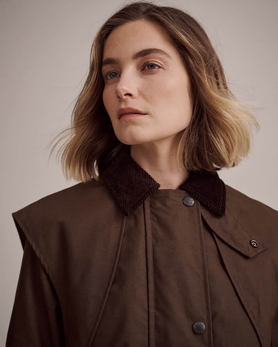 のインスタグラム：「Have you seen our range of updated Drywax short coats? 🙌  Shop via link in bio.   #DrizaBone」