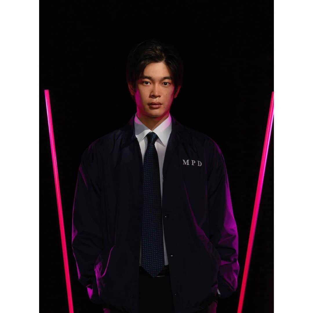 井之脇海のインスタグラム：「10月期TBS金曜ドラマ 「クロサギ」に神志名将役で出演します。   平野紫耀さん演じる主人公、黒崎を追いかける警察官です。 2人の敵対しつつも、お互いの心の底を感じ合っている様子に、ぜひ注目してみてください。  10月21日、22時スタート予定！ お楽しみに🙋‍♂️  #クロサギ #tbs #神志名将」
