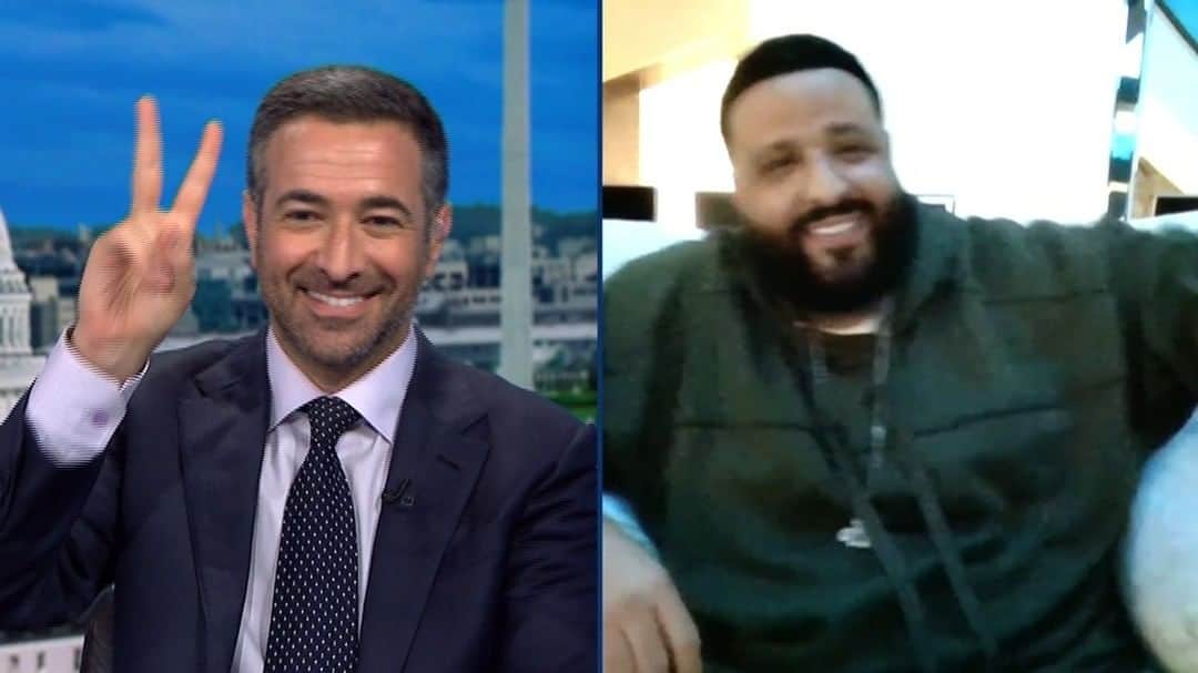 のインスタグラム：「Bless up @arimelber thank u for having me! Great talk about GOD DID and  HOV DID! Love and blessings! ARI DID! Thank you @savagexfenty @badgalriri for this amazing HOODIE I got on for this interview it’s a vibe! #GODDID AVAILABLE EVERYWHERE」