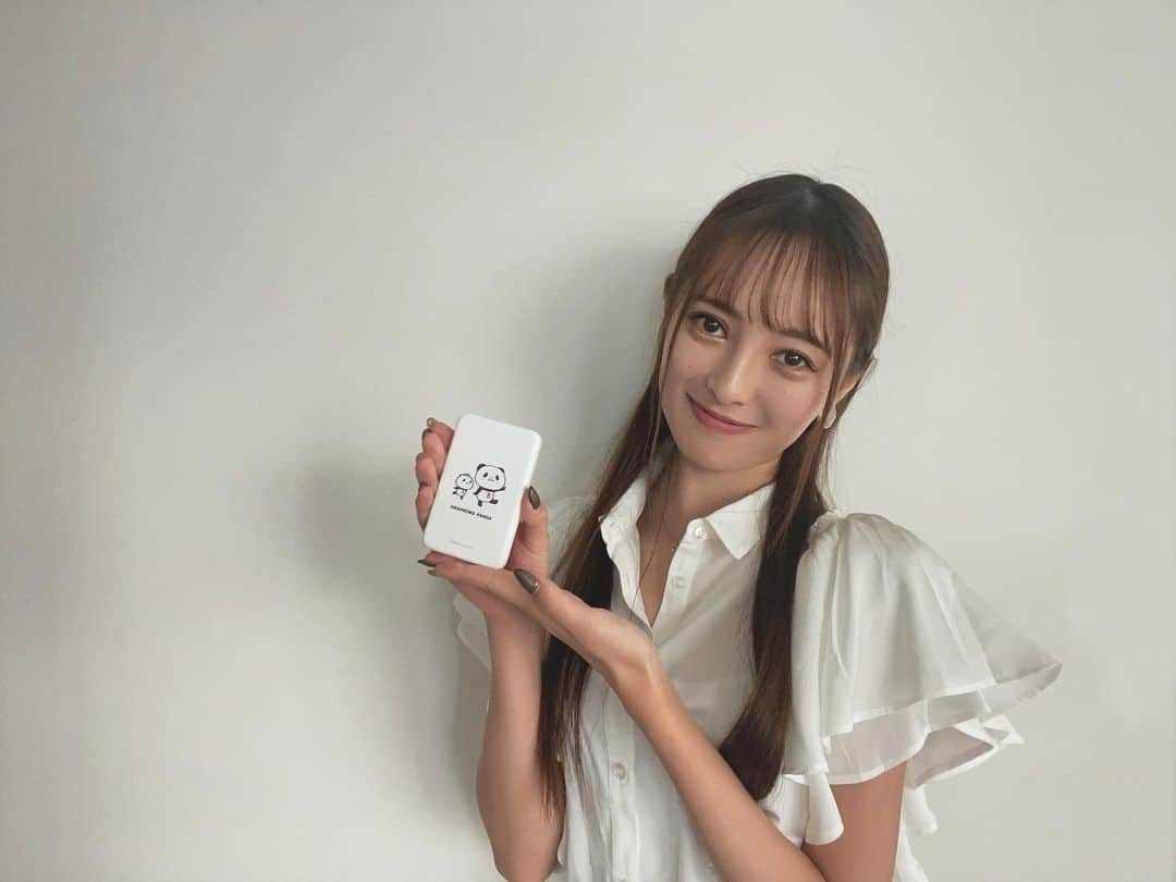 宮内理沙のインスタグラム：「楽天モバイルを使い始めてから1ヶ月経ったのでレポさせていただきます📱  皆さん恐らく電波問題気になっていたと思います💡お仕事上色々なところに行くことが多いのですが山奥やトンネル内とかでなければ問題なく使えています🙏🎀体感的には他のキャリアと同じ感じです🧐  ただお値段が今までの何分の1にもなっていて改めてこんなに安くて良いのかなと思っています😳💭  #楽天モバイル#pr」