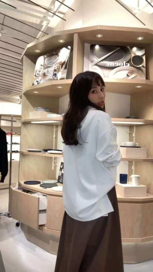 瀬戸晴加のインスタグラム：「@cloenc_official 新作トップスインスタLIVE🤍🤍」