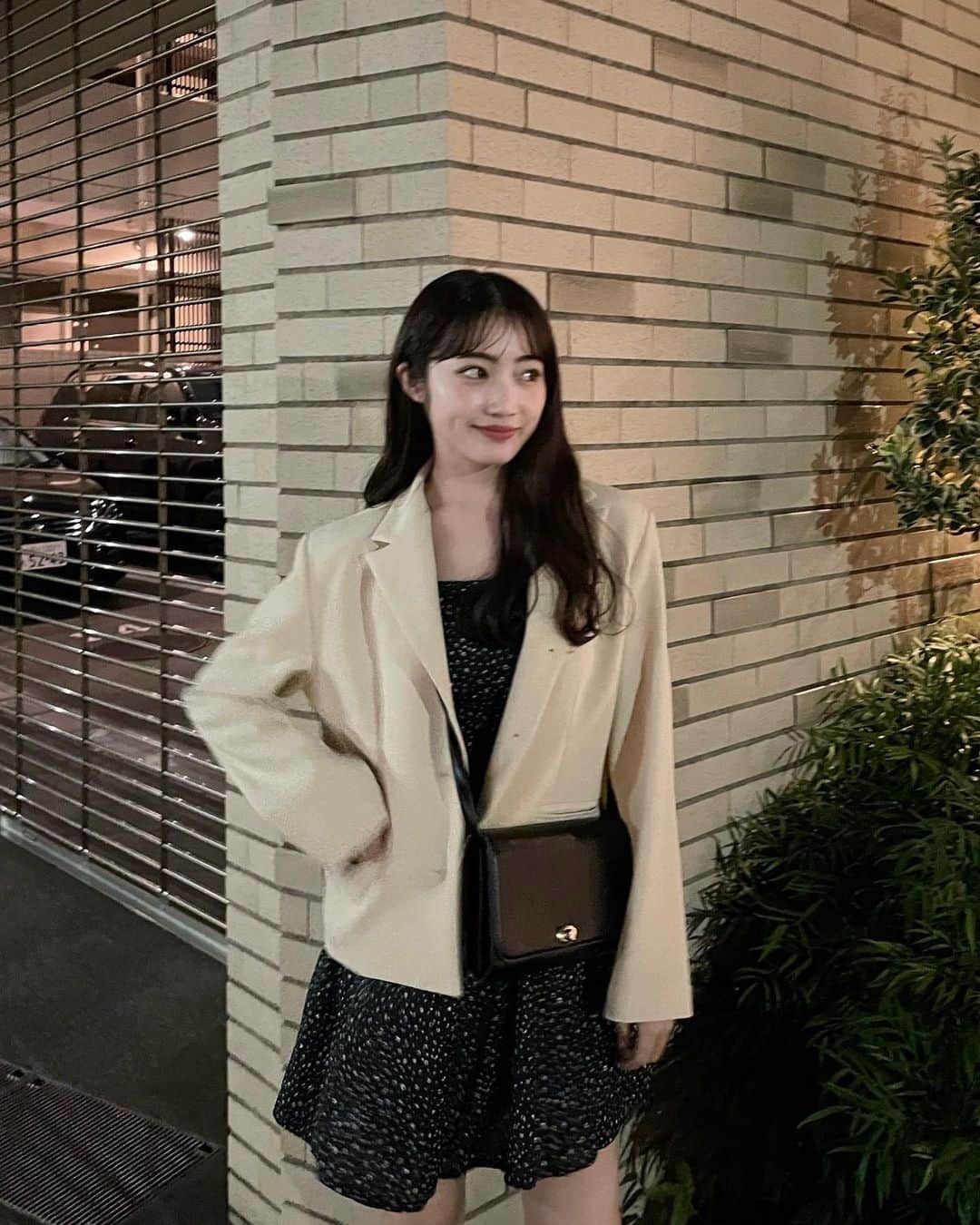 河﨑莉奈のインスタグラム：「YouTube企画募集🖤❕  なんでもコメントしてください📝  どんなの見たいか教えてほしい🫶🏻」