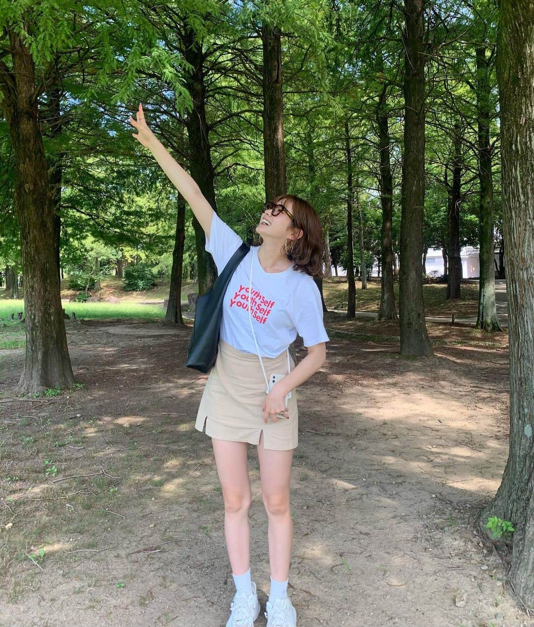 よしかわはるなのインスタグラム：「. . 掘り出し物で組んだコーデ案外可愛いジャーン！メガネもお気に入り🐻🖤 . . . #名古屋サロモ #ootd #サロンモデル #表参道美容室 #新宿美容室 #銀座美容室 #韓国ファッション」