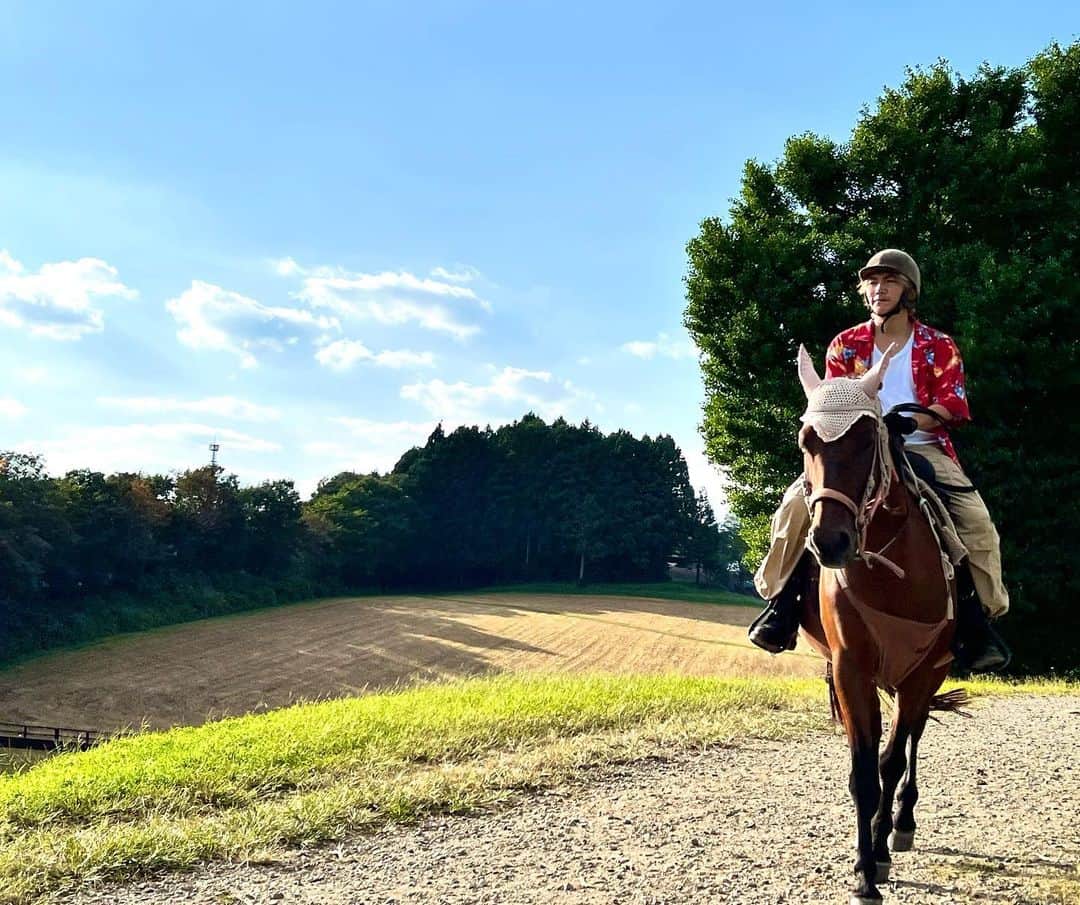 ジョーブログのインスタグラム：「誕生日ありがとう。31歳になりました。 今があること。人に恵まれてること。 大事な人たちが周りにいること。全てが当たり前じゃなくて今をこうやって幸せに生きれてること全てが奇跡だと思います。 幸せやったり運の良い人間はその分、余計励まんといかん。 余計に感謝を忘れたらあかん。 この年も大きく走り続けます。 目一杯楽しんで、与えてもらった、育ててもらったこの命を発信し続けます。」