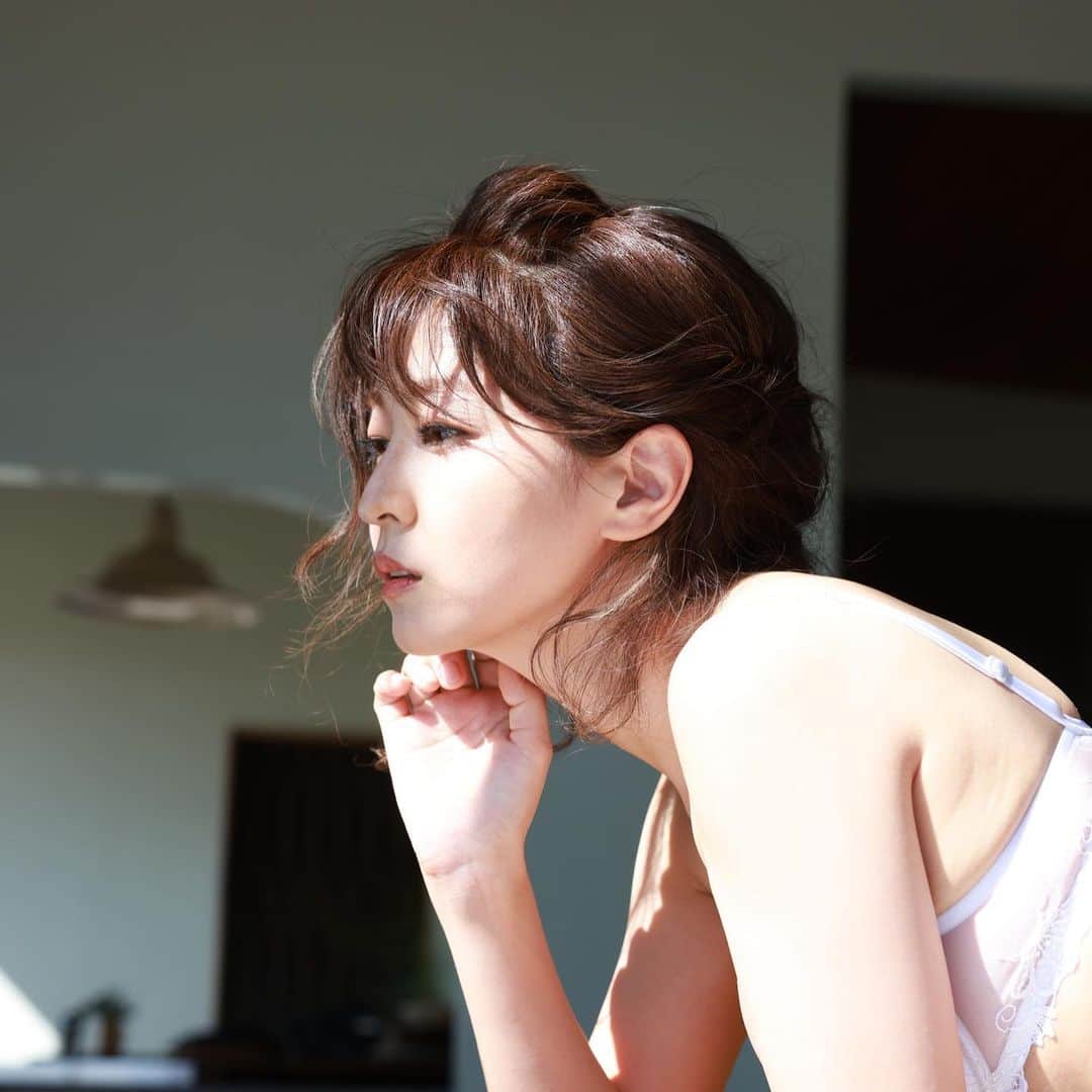 平田裕香のインスタグラム：「2022年9月15日  また一つ、年を重ねました。  古くからの付き合いの友達や仕事仲間も増えまして、お互いの良いところ悪いところを知った上で関われる人も増えてきました。  またこれから重ねていく時間でも 刺激し合い関われる人達と出会っていくことでしょう。 まだまだ身震いするほどこわくても楽しみがいっぱいです。  平田裕香と出会って、関わってくれてありがとう。 気にかけてくれて応援してくれて好きになったりしてくれたもんならもっともっとありがとう。  いえーい！」