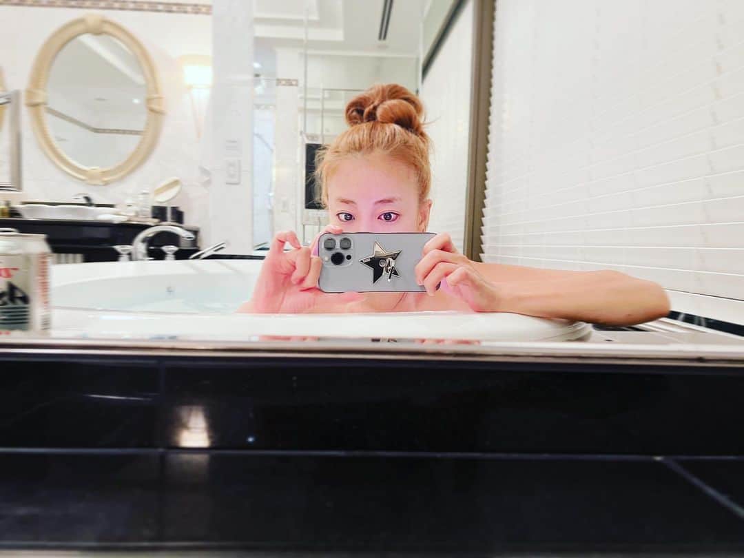 あびる優のインスタグラム：「🛁💕 良い週末を、、😊💫  #bathtime#refresh#relax#🛁#♨️#🥰」