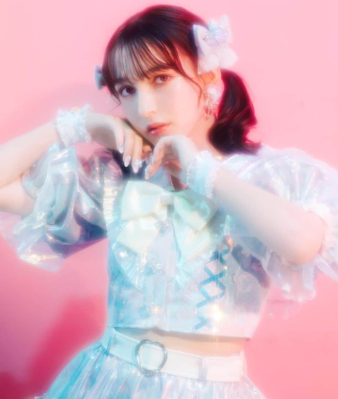 のインスタグラム：「【新アーティスト写真解禁】  Member:  早瀬ノエル(Noel Hayase)  @noel_hayase   Creative Collaborator: オサレカンパニー @osarecompany   Producer:  木村ミサ @misaxmas   Art Director:  高山優子(yenter)&2BOY(yenter) @yuko__takayama & @2boy.xyz   Art Director Assistant:  中村トウコ(yenter) @fallingintheparadise  Photographer:  岩田貴樹 @takaki_iwata   Hair: 益江みき @mikimasue_hair__   Make Up: YOUCA @youca1220   Art:  森井耕作(モリイ美術) @moriibijutsu   #ふるっぱー #FRUITSZIPPER #KAWAIILAB #KIKKAKE」