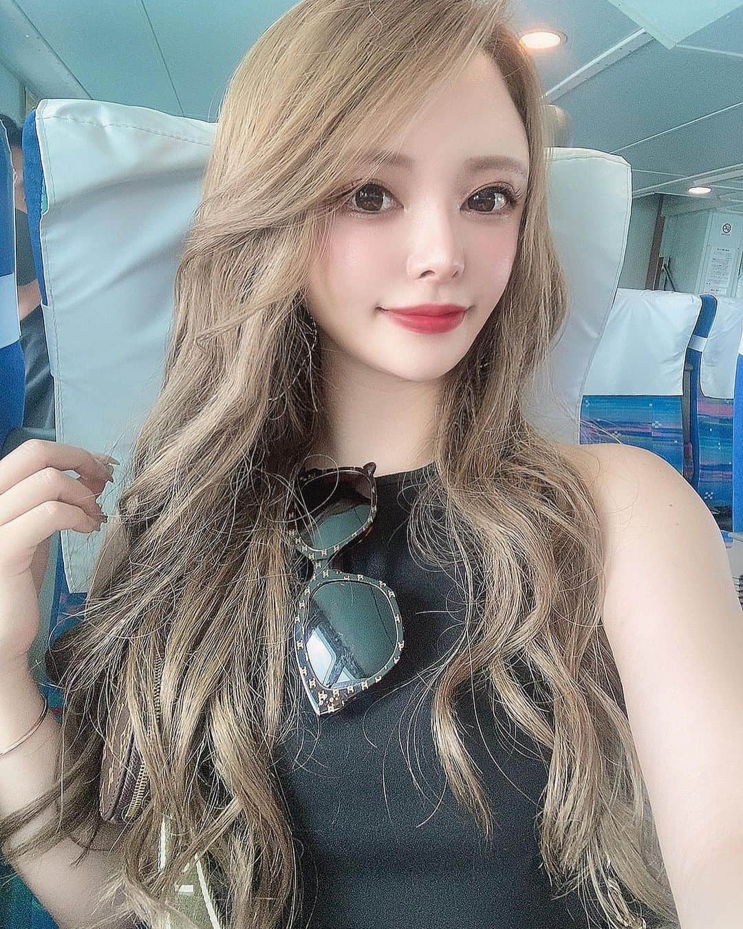ゆいのインスタグラム：「. . .  かれこれ3，4ヶ月前の🤭💖  . . .  #沖縄 #海 #水着 #日焼け #ギャル #夏 #ビキニ #ポニーテール #インポートビキニ #沖縄旅行 #むちむち #ダイエット #エステ #美容 #丸顔 #童顔 #整形 #ケツトレ #ケツスタグラム #くびれ #パーソナルトレーニング #キャバ嬢 #キャバクラ #北新地 #大阪 #竹富島 #離島 #okinawa #bikini #summer」