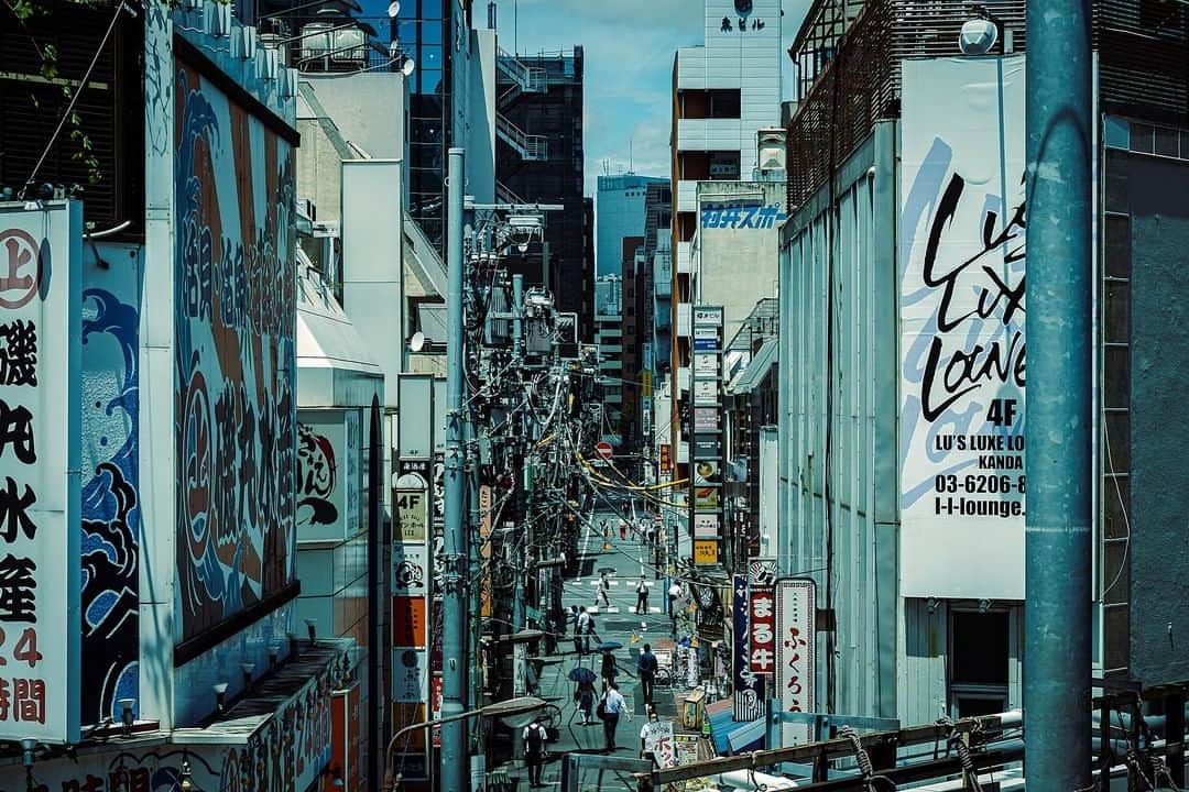 斧口智彦のインスタグラム：「マトリックス感がすごい東京の街並み。  #写真好きな人と繋がりたい #カメラ好きな人と繋がりたい #ファインダー越しの私の世界 #photooftheday #photography #japan」