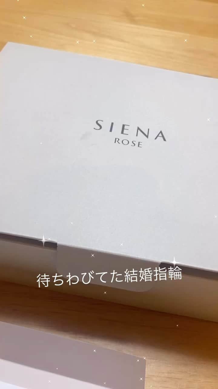 常住真菜のインスタグラム：「💍  #シエナロゼ #sienarose #結婚指輪」
