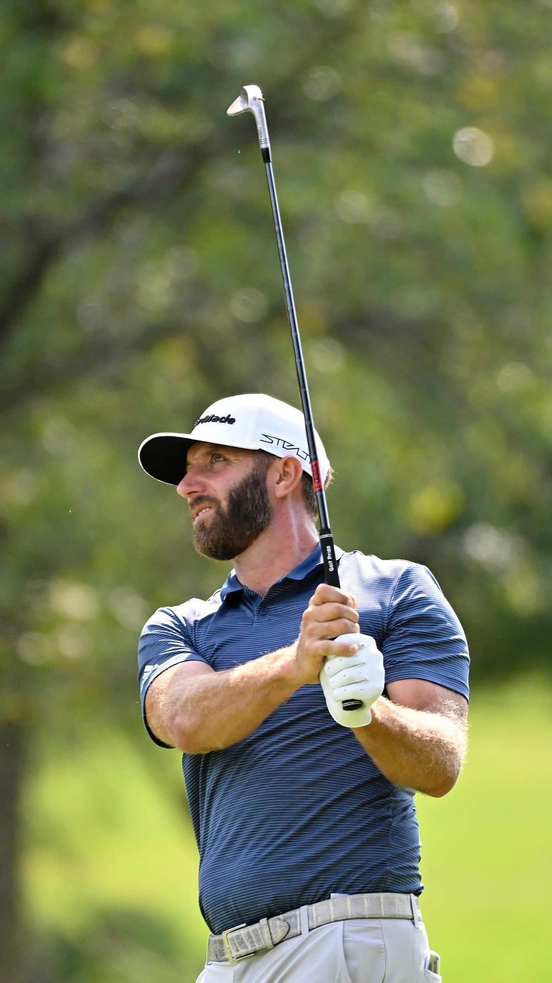 ダスティン・ジョンソンのインスタグラム：「Great weather, amazing course & awesome energy in Chicago⚡️. Looking forward to round 2️⃣ 👏🏻   FOLLOW ➡️ @aces_gc ⬅️ for all team updates.  #LIVGolf • #LIVChicago」