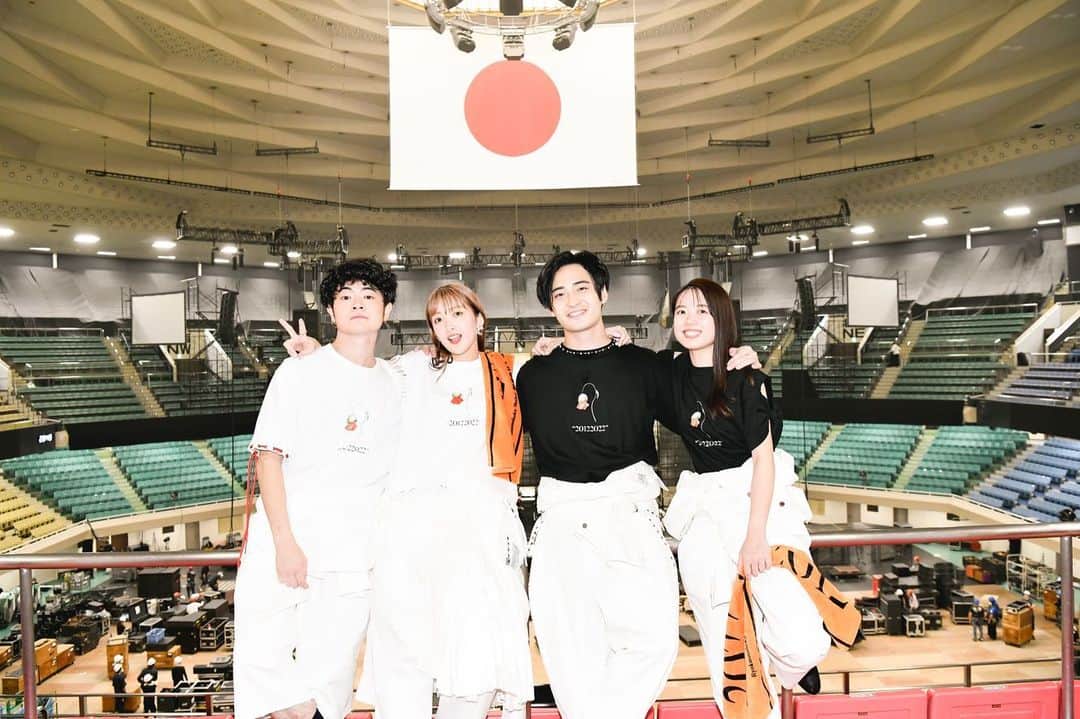 Peppe（緑黄色社会）のインスタグラム：「過去も今もこれから描く未来も全部、この武道館で感じることができた、みんなと約束したことをこれからも叶え続けていきたいよ、2日間、本当にありがとう。」