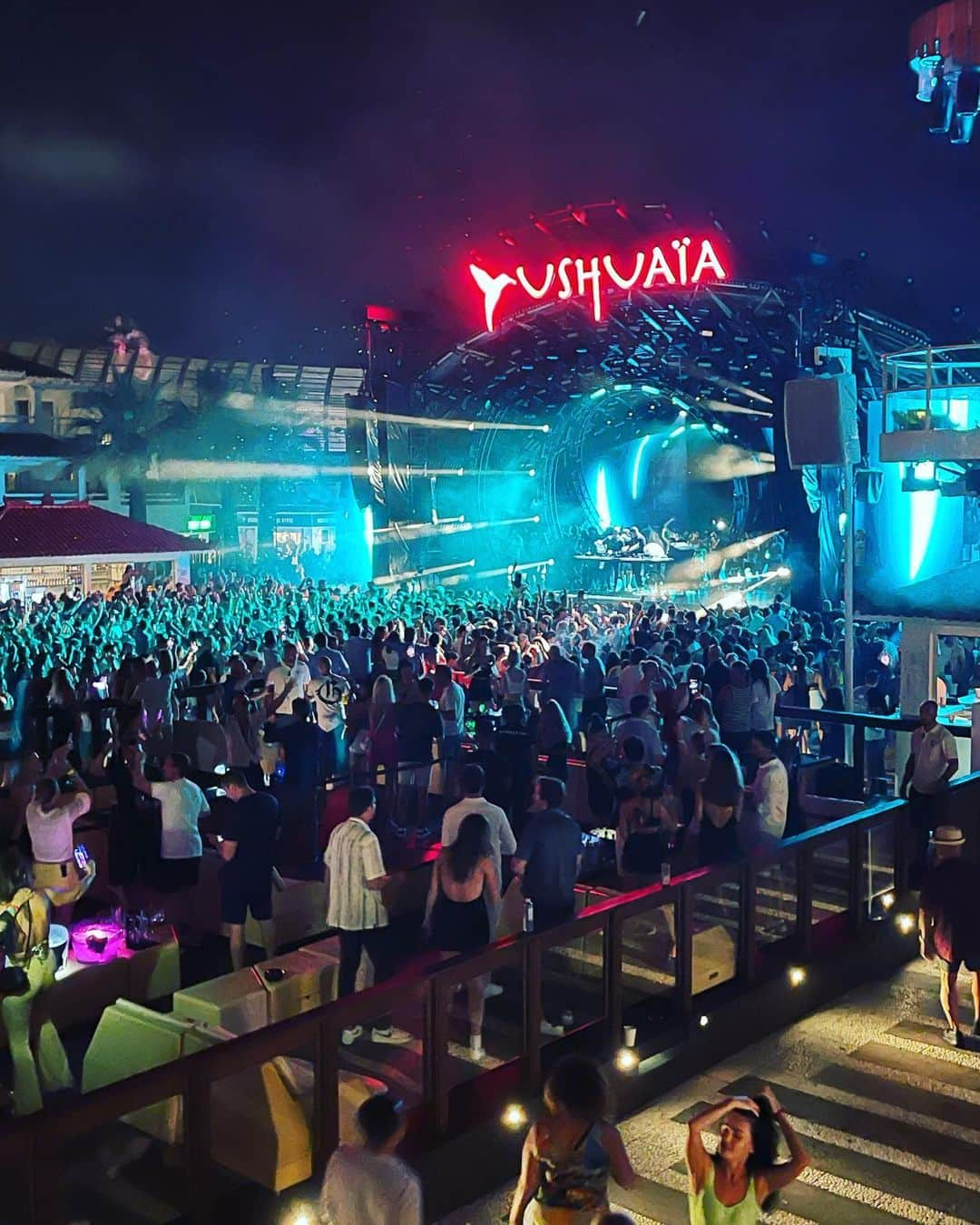 西片かずひろさんのインスタグラム写真 - (西片かずひろInstagram)「こんなホテルここしか無い  #ushuaiaibiza #ウシュアイアビーチホテル」9月18日 0時13分 - bond_915