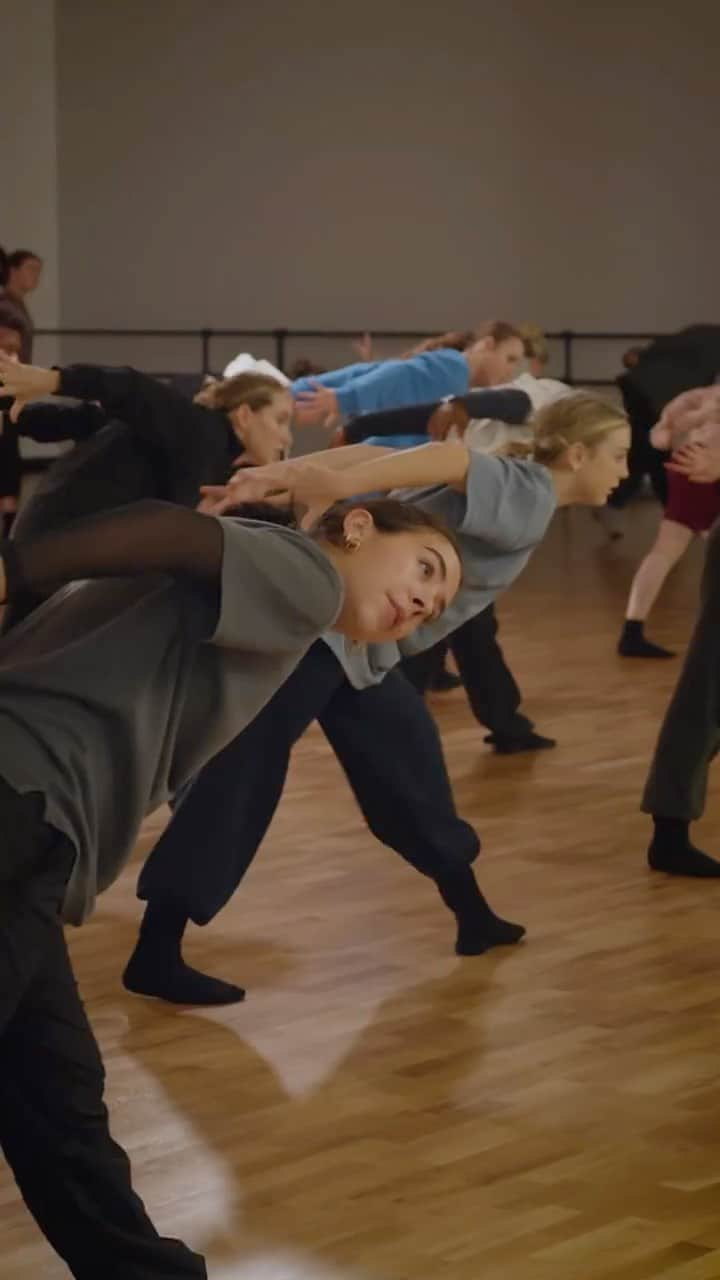 キャサリン・マコーミックのインスタグラム：「“Sometimes it’s not about the choreography, but the ability to feel free enough to play.”   - @kathrynrmccormick     #nationaldanceday #dancerreels #danceinspiration #dancetraining #movement #inspirationalreels #cliconservatory #CY2」